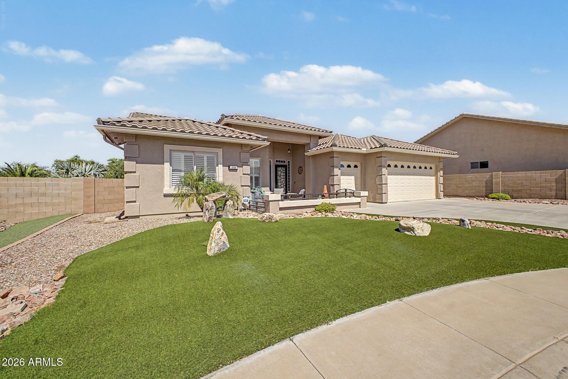 2758 S ROYAL WOOD Circle