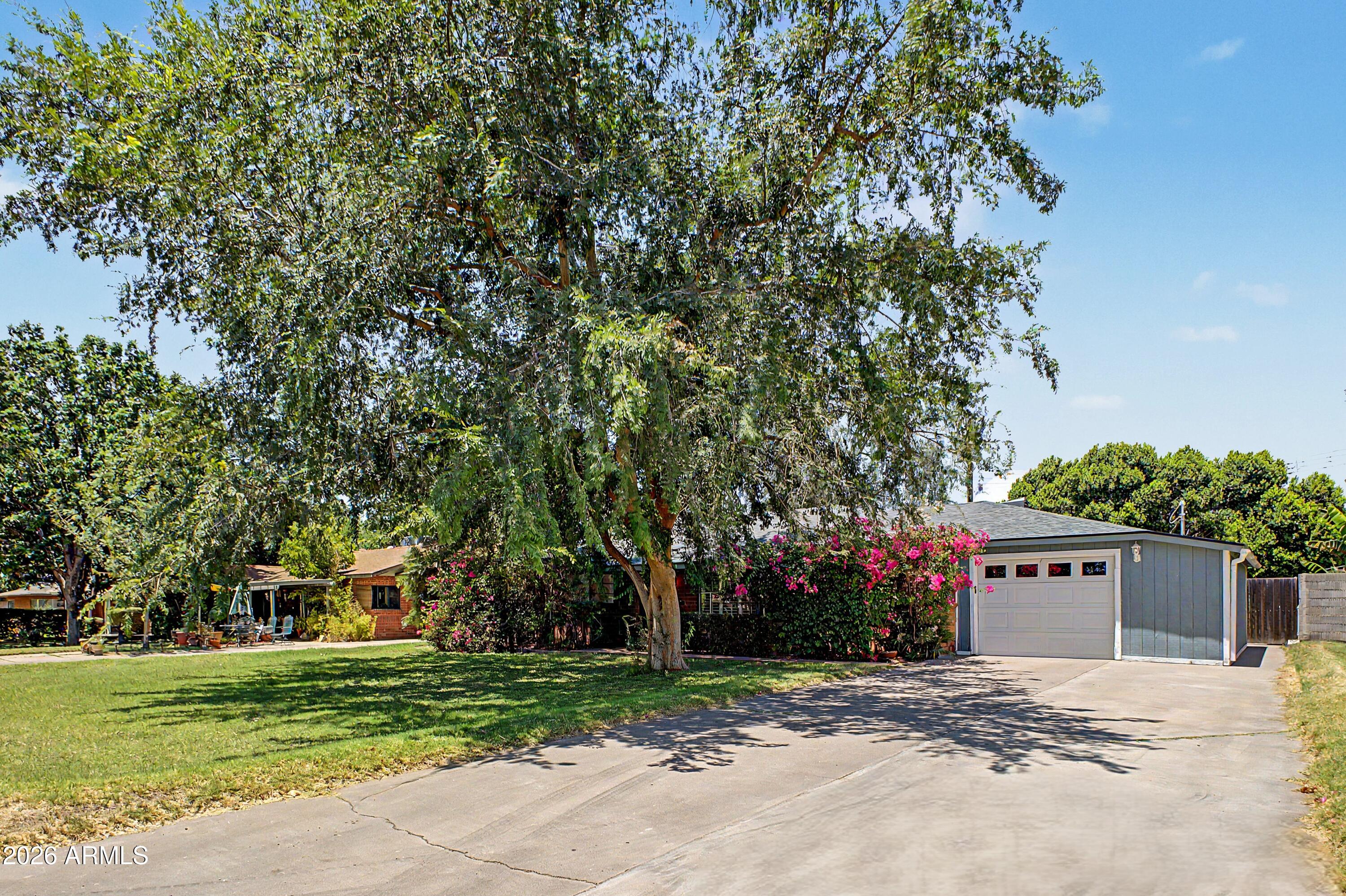 1132 E FLYNN Lane