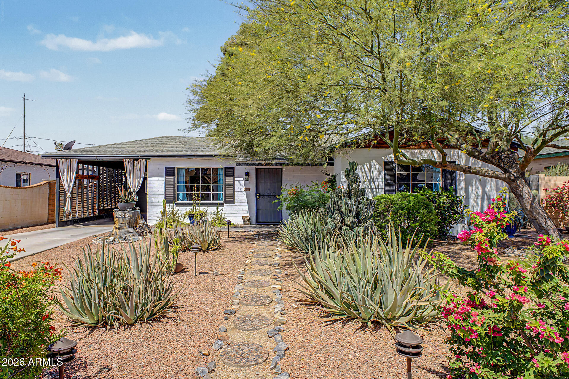 4238 N 10th Place