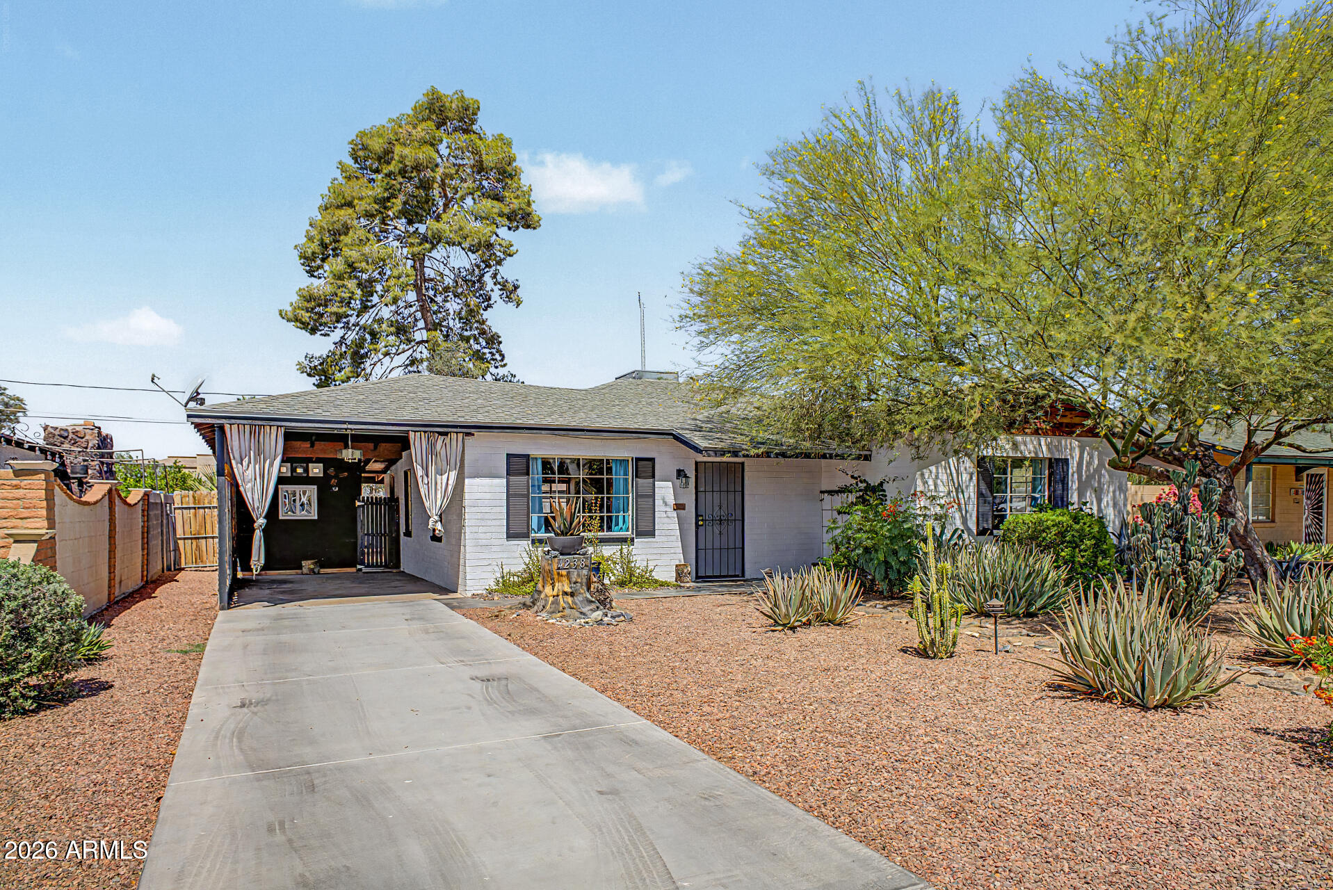 4238 N 10th Place