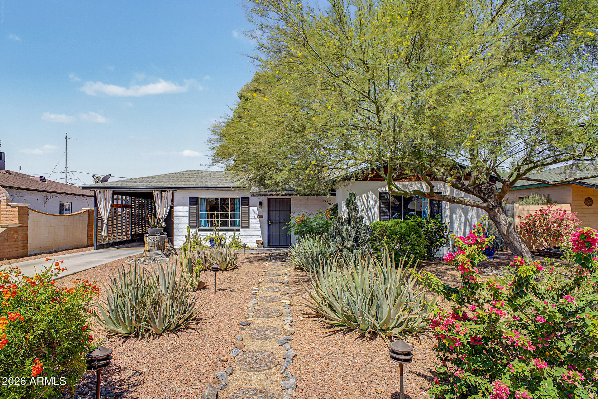 4238 N 10th Place