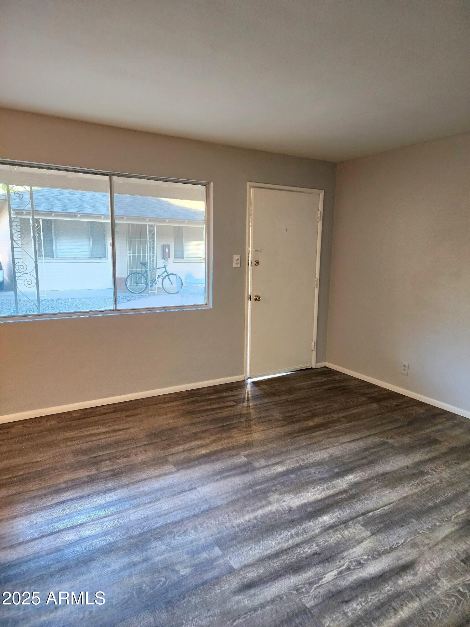 302 W MEDLOCK Drive 6