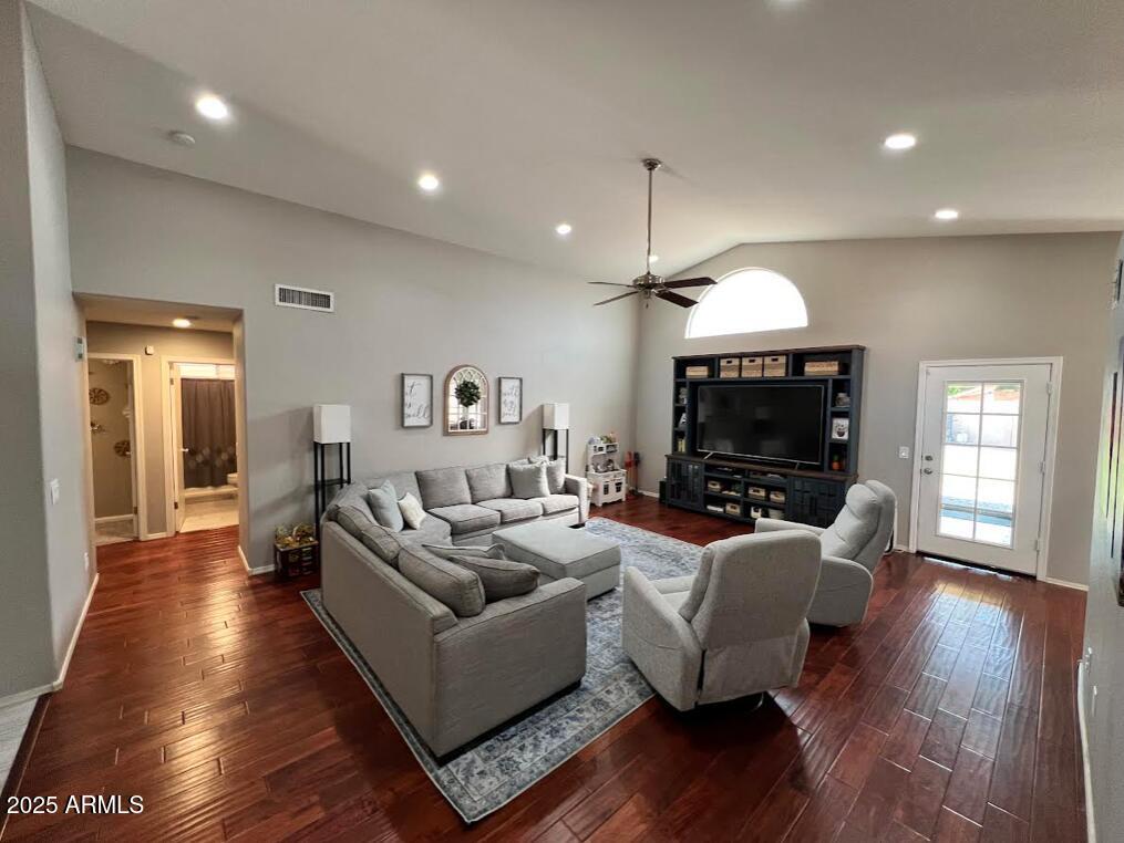 231 S COMANCHE Drive