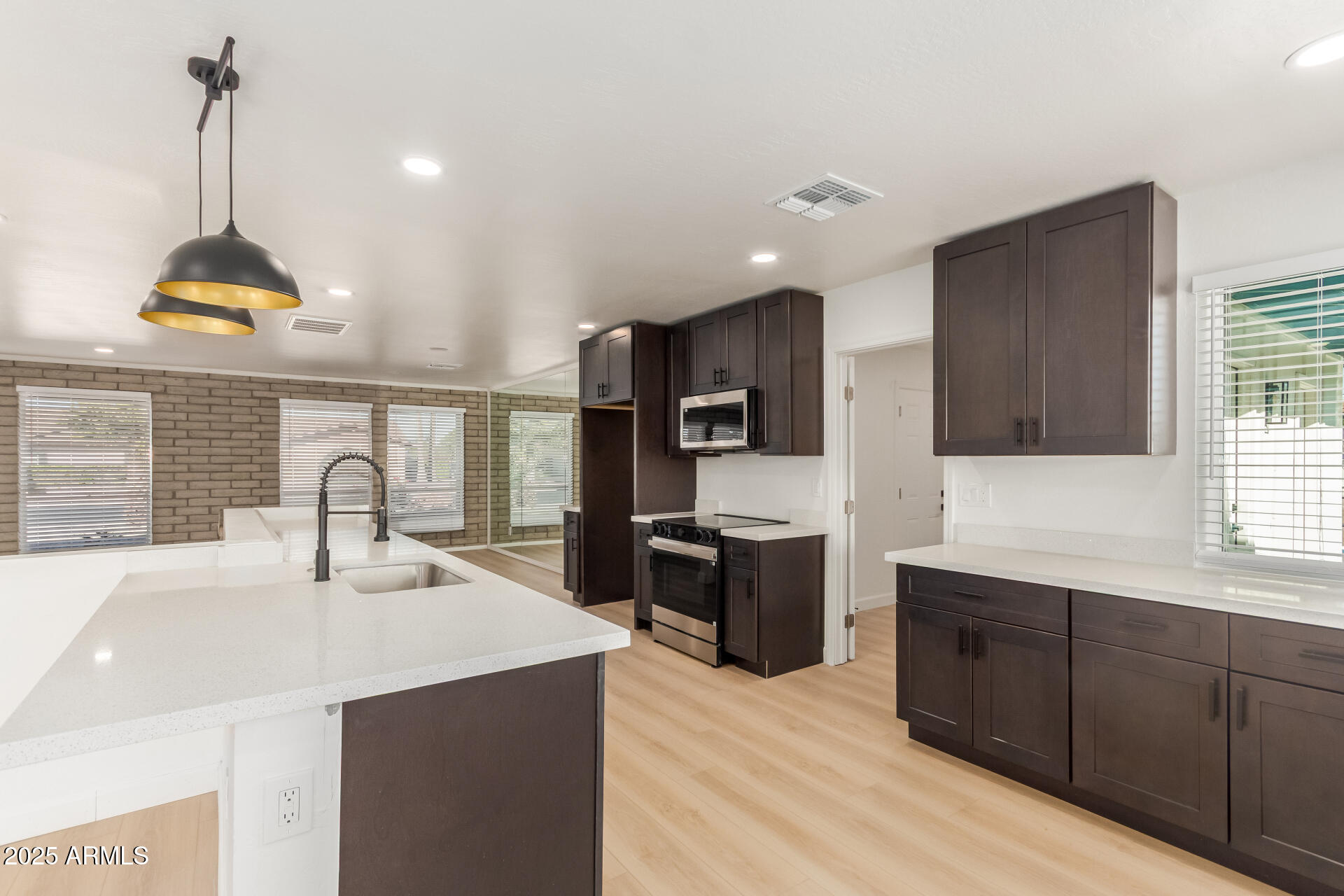 959 E FAIRFIELD Street