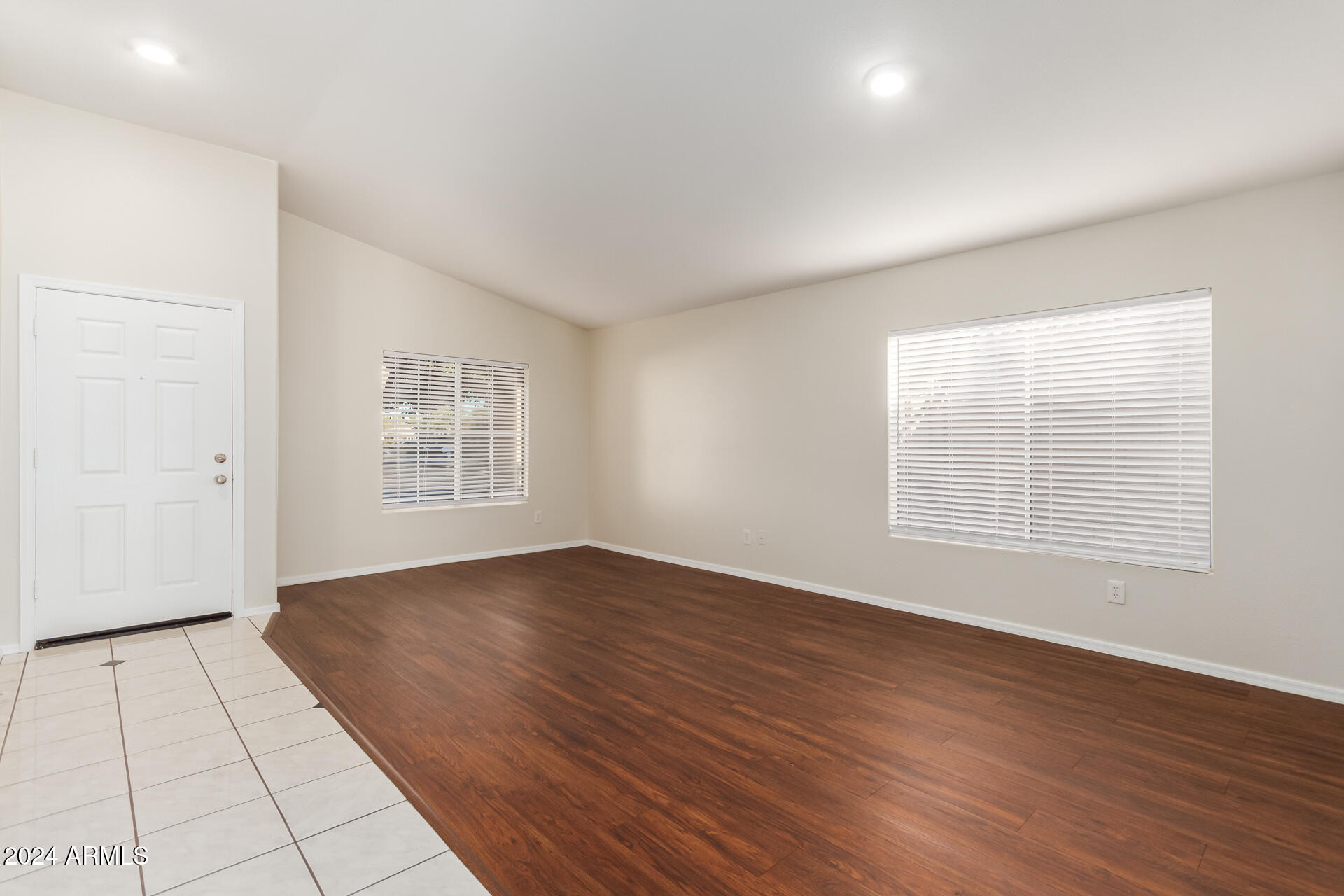 2046 S WARREN --