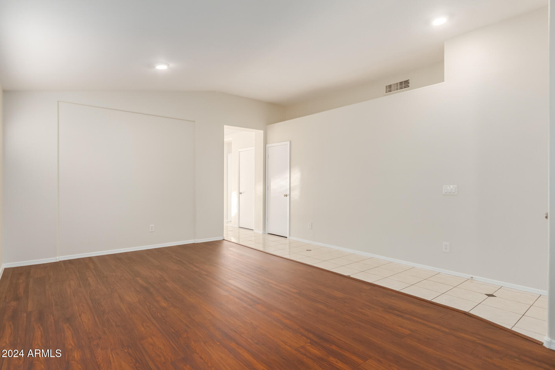 2046 S WARREN --