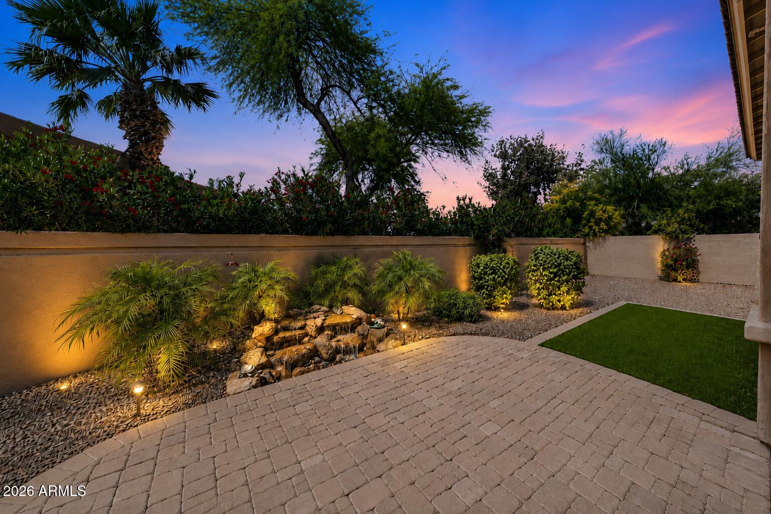 8974 N 8TH Lane