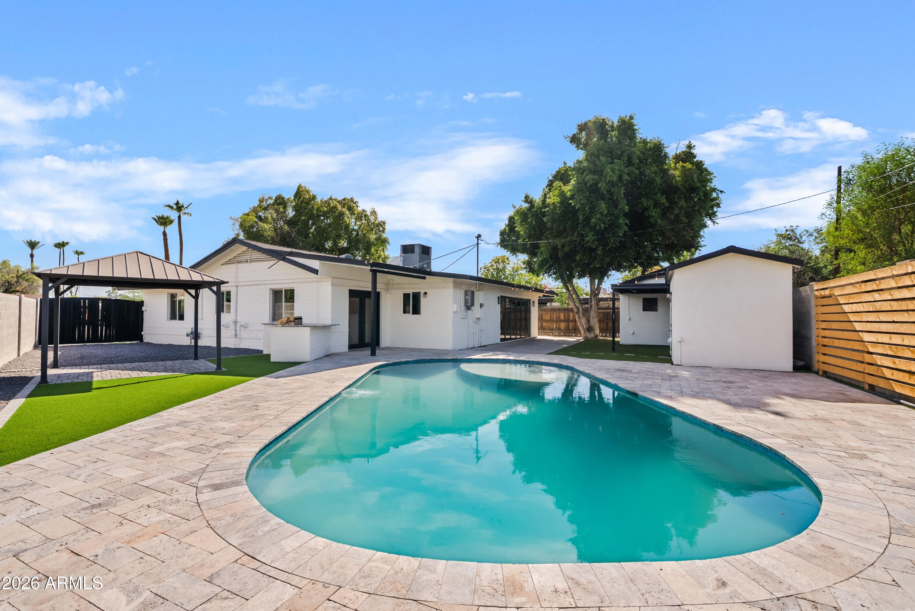 1322 E CATALINA Drive