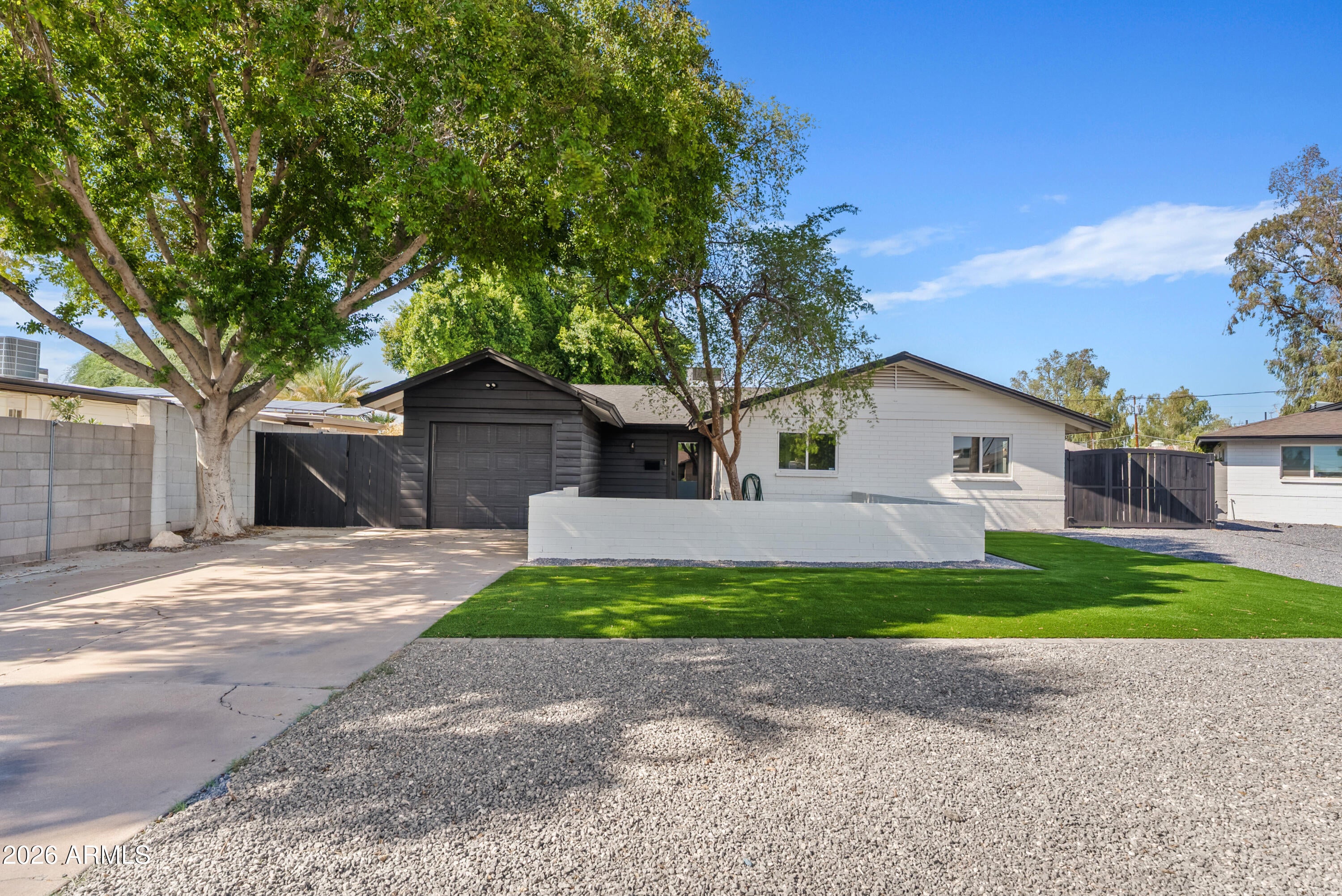 1322 E CATALINA Drive