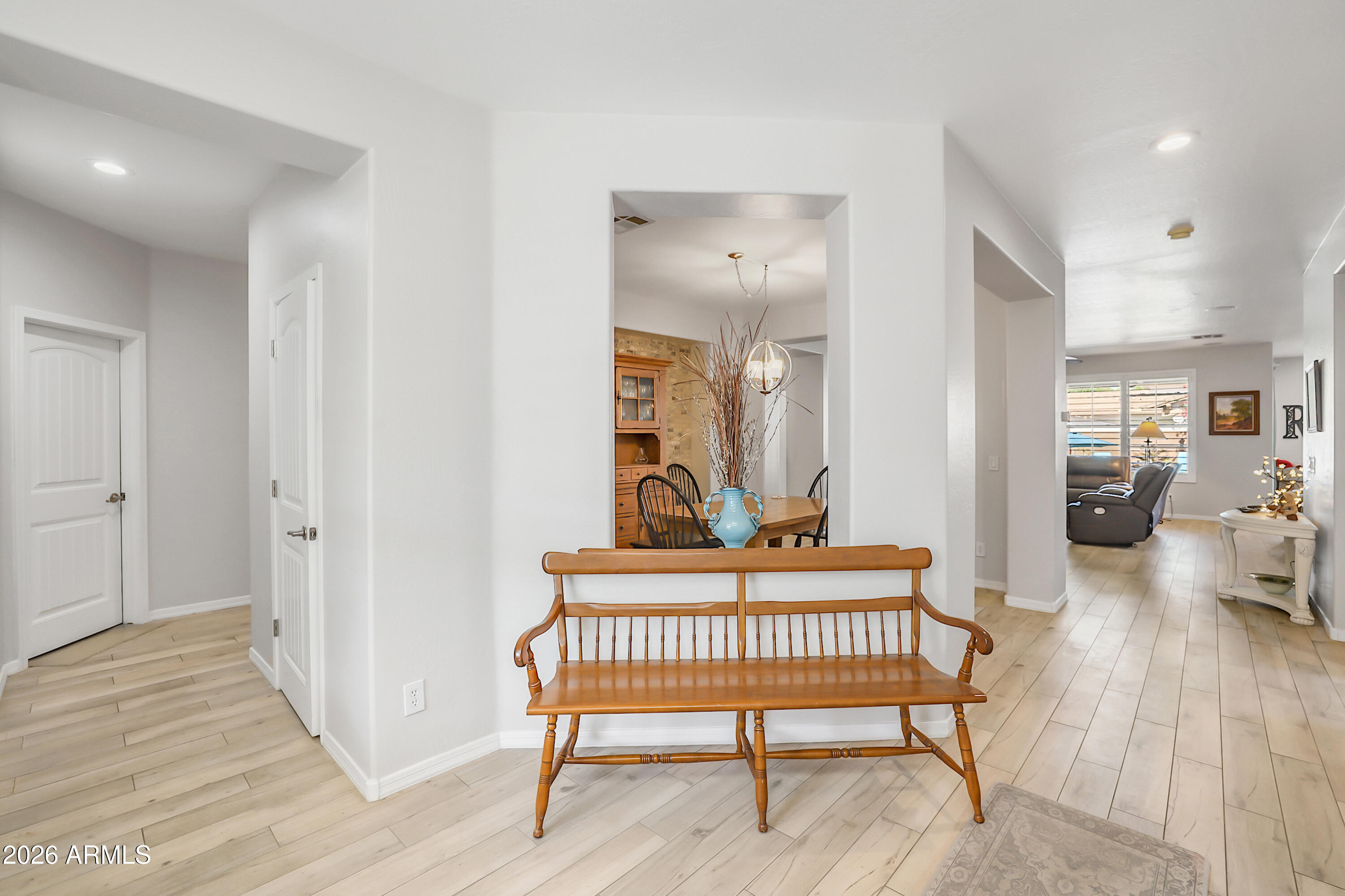 1156 E DUXBURY Court