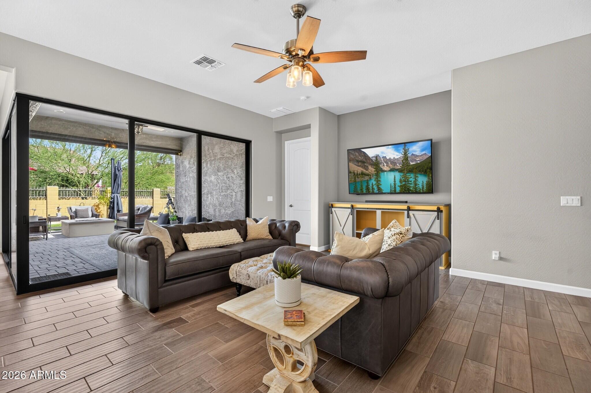 2047 N CANELO Hills