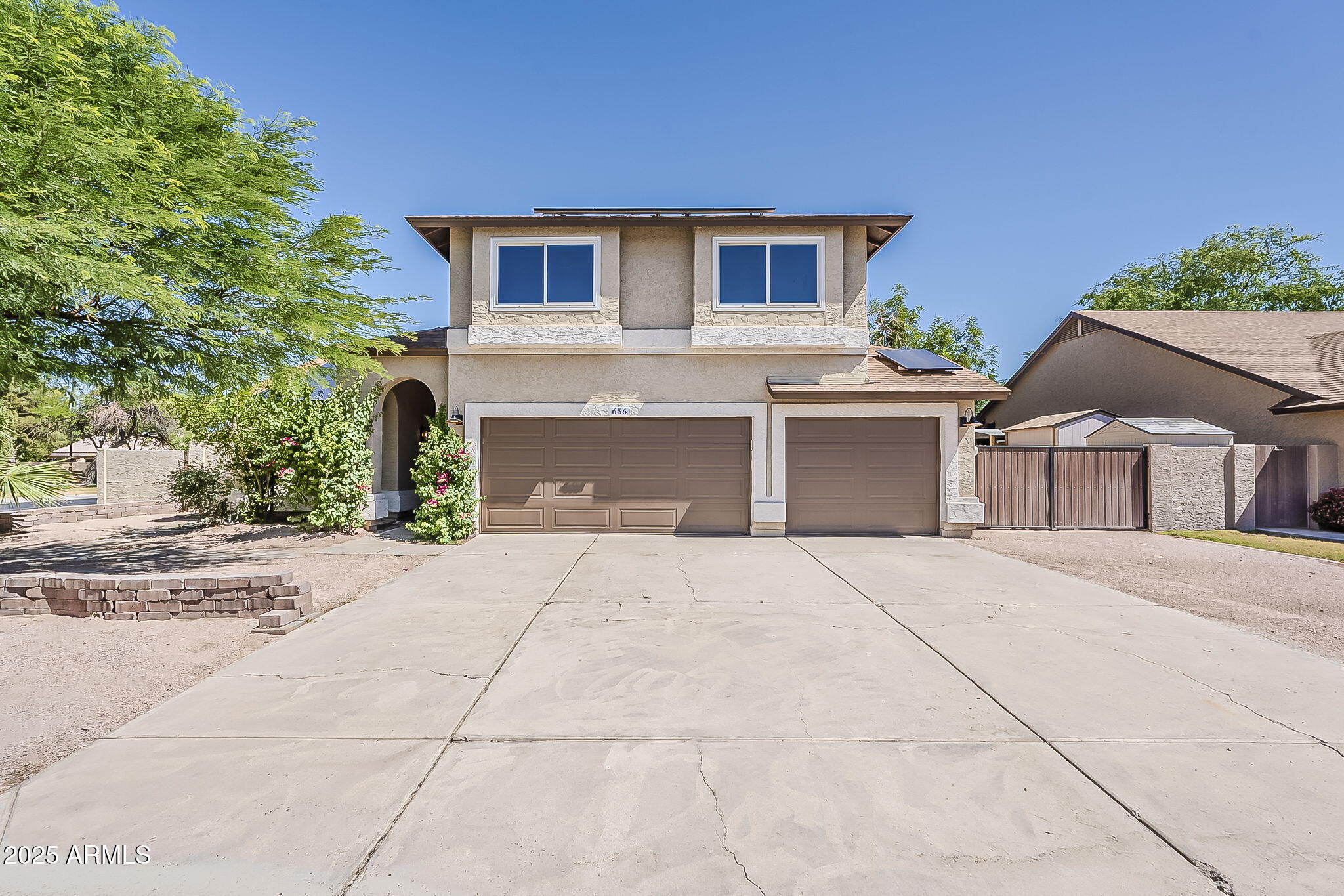 656 W DEVON Court