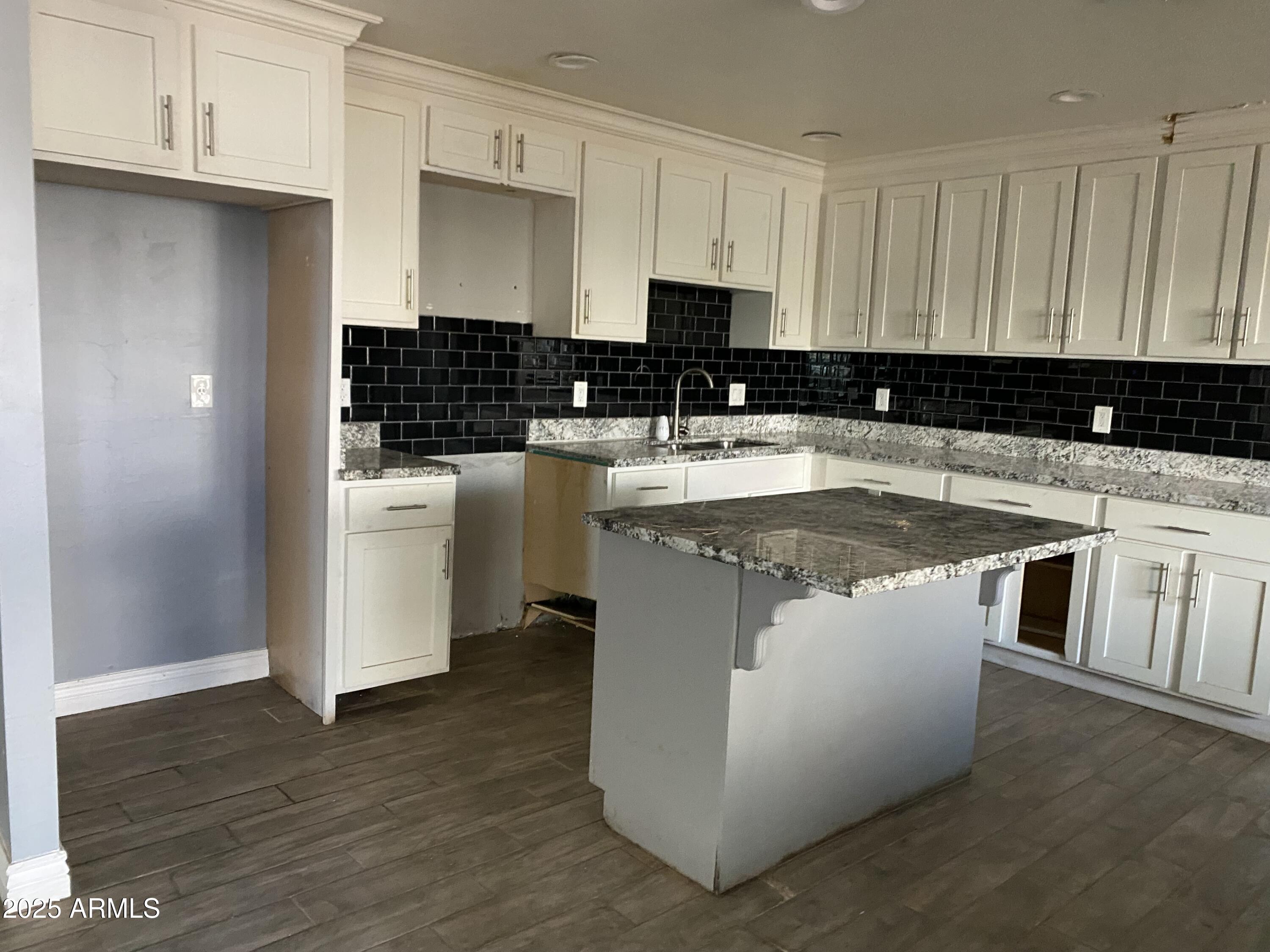 5231 W CAMBRIDGE Avenue