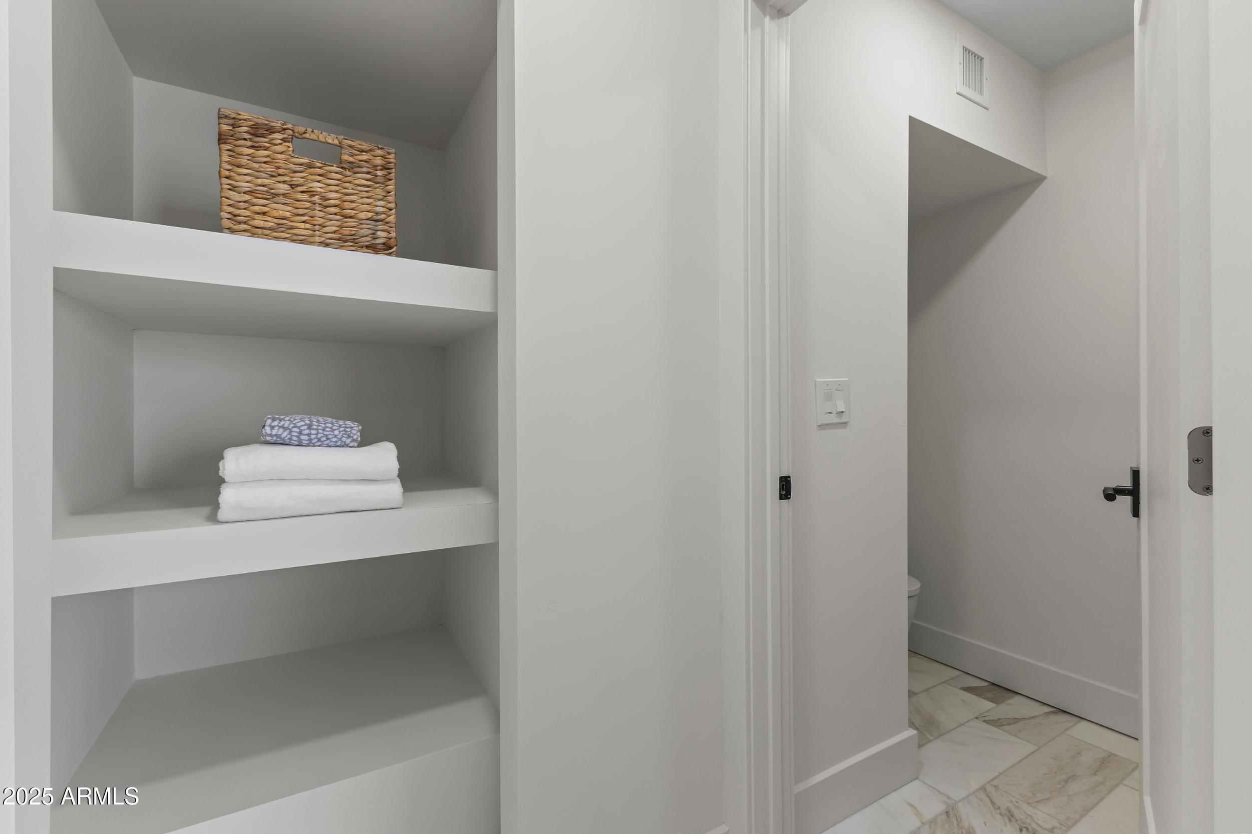 LA TIERRA ESTATES AMD - Residential