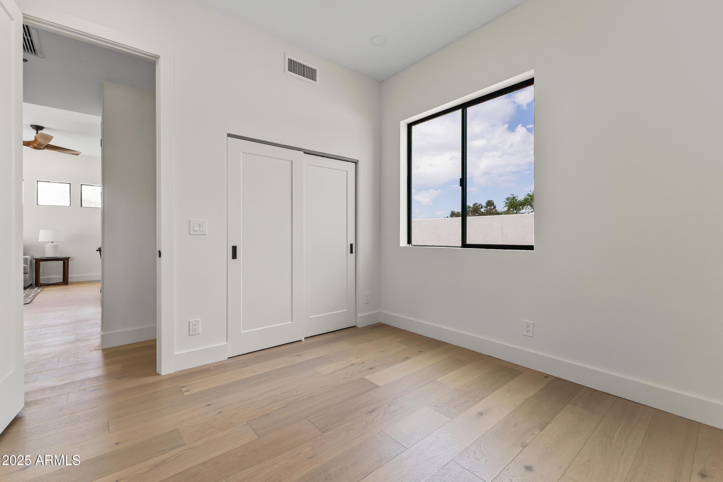LA TIERRA ESTATES AMD - Residential