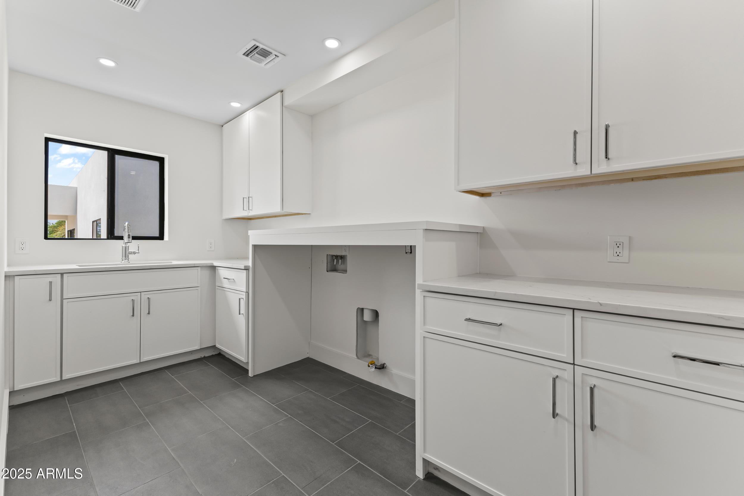 LA TIERRA ESTATES AMD - Residential