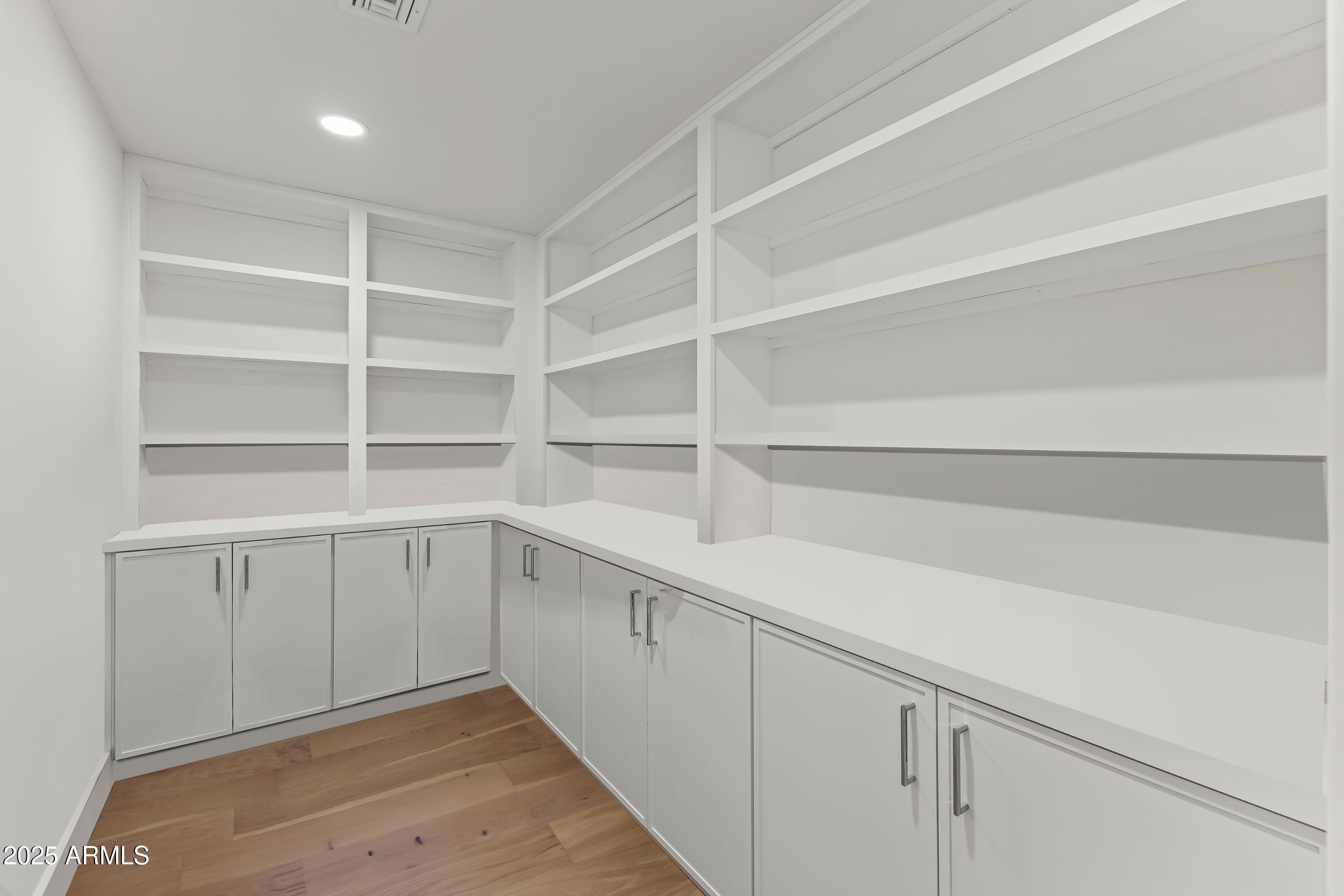 LA TIERRA ESTATES AMD - Residential