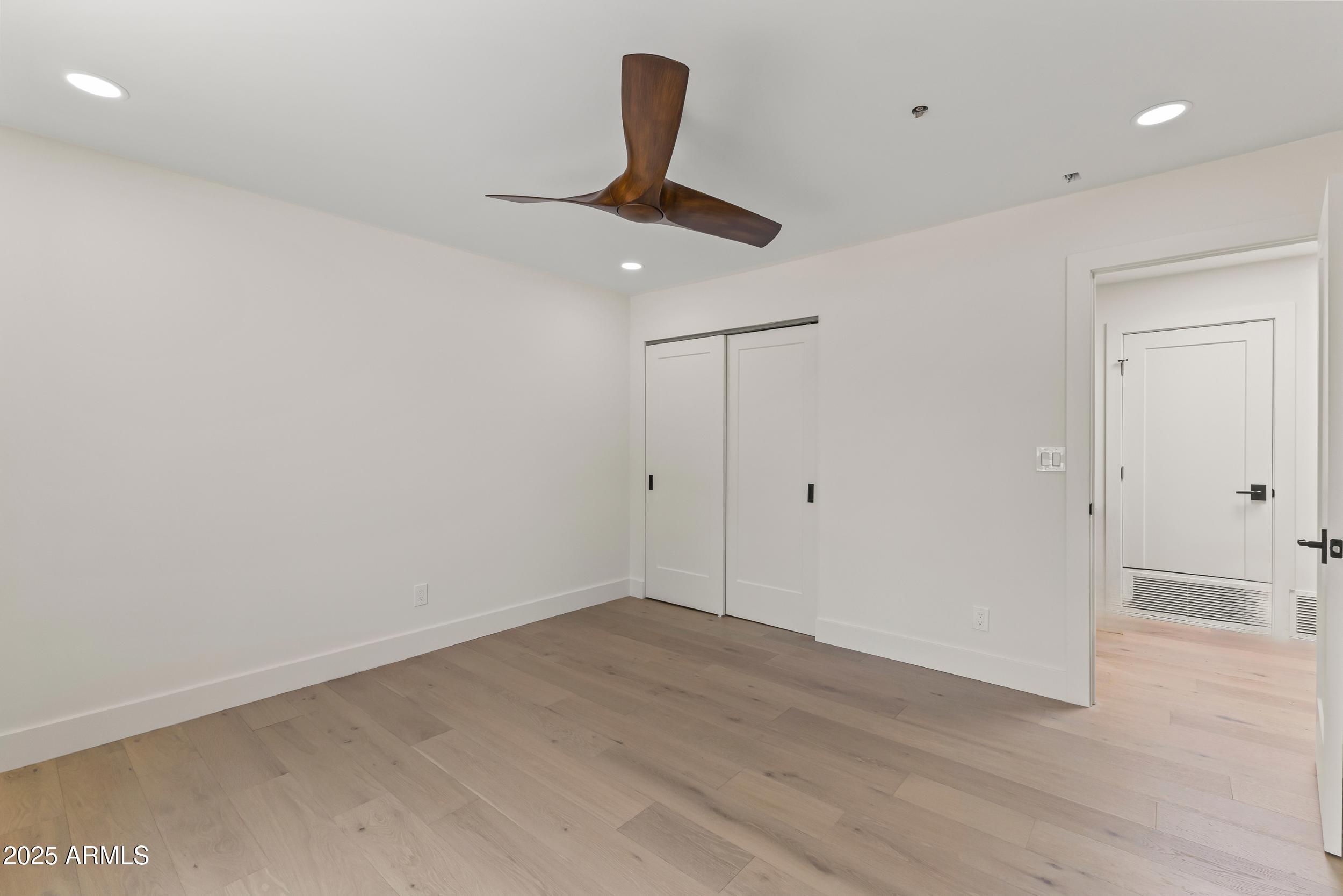 LA TIERRA ESTATES AMD - Residential