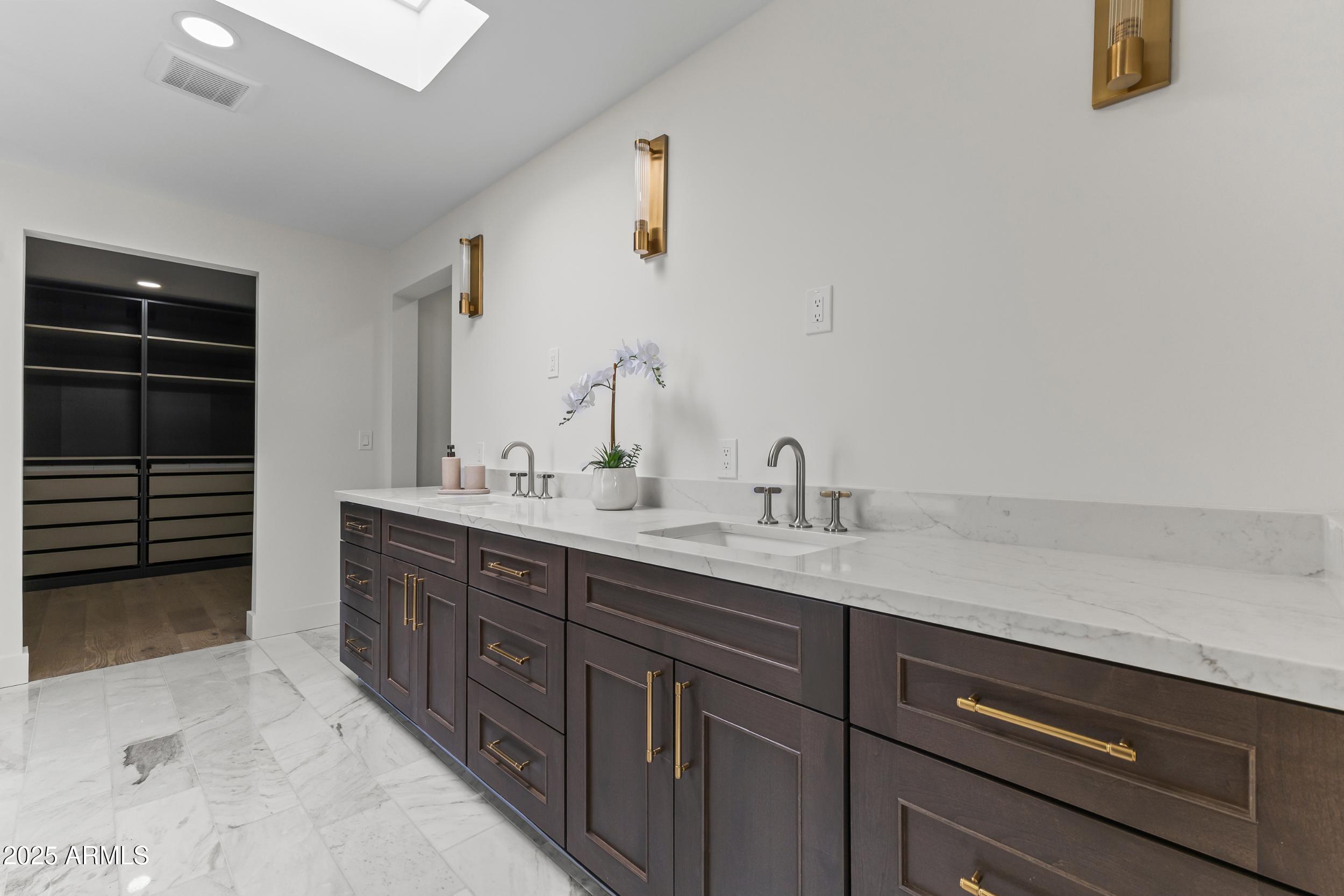 LA TIERRA ESTATES AMD - Residential