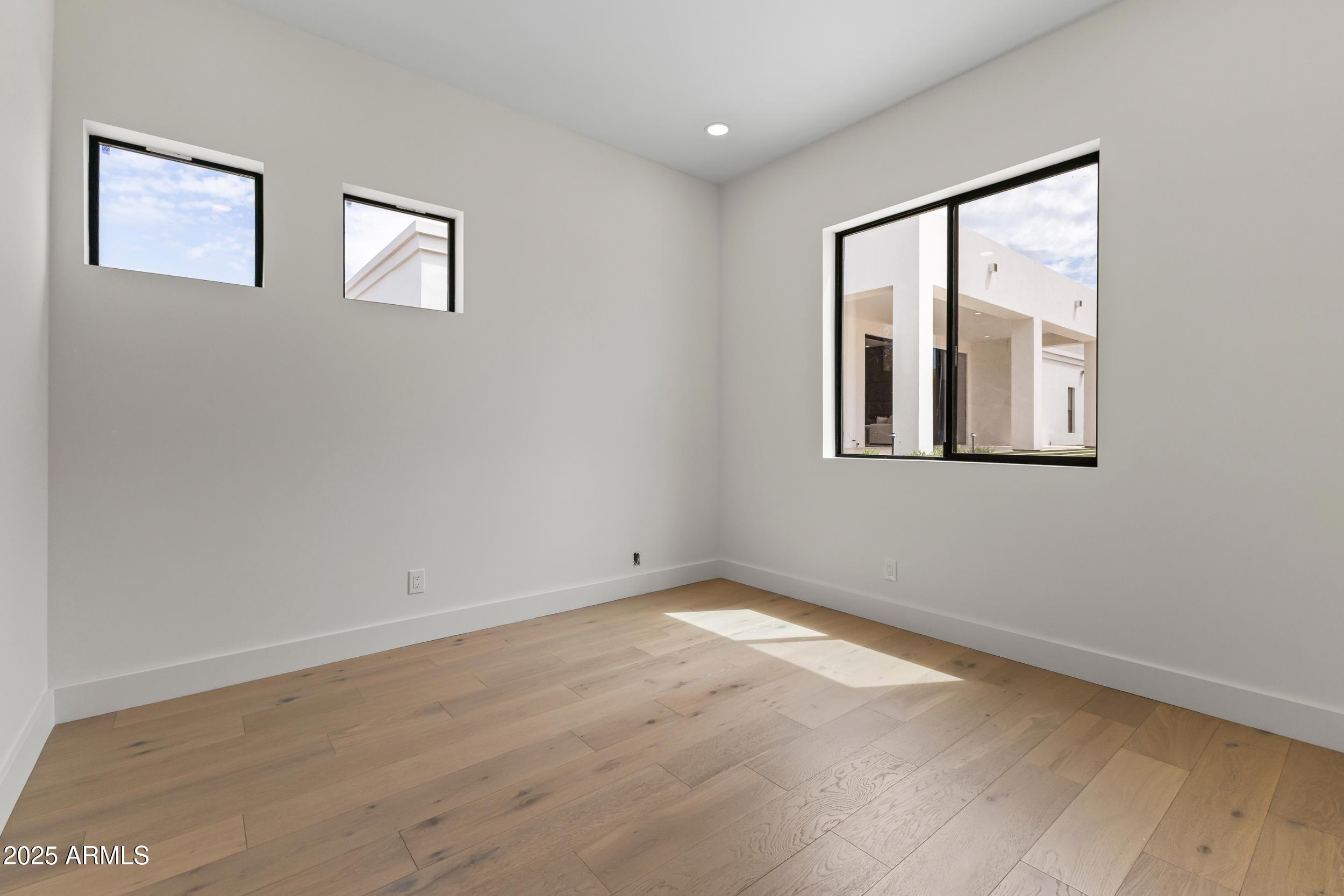 LA TIERRA ESTATES AMD - Residential