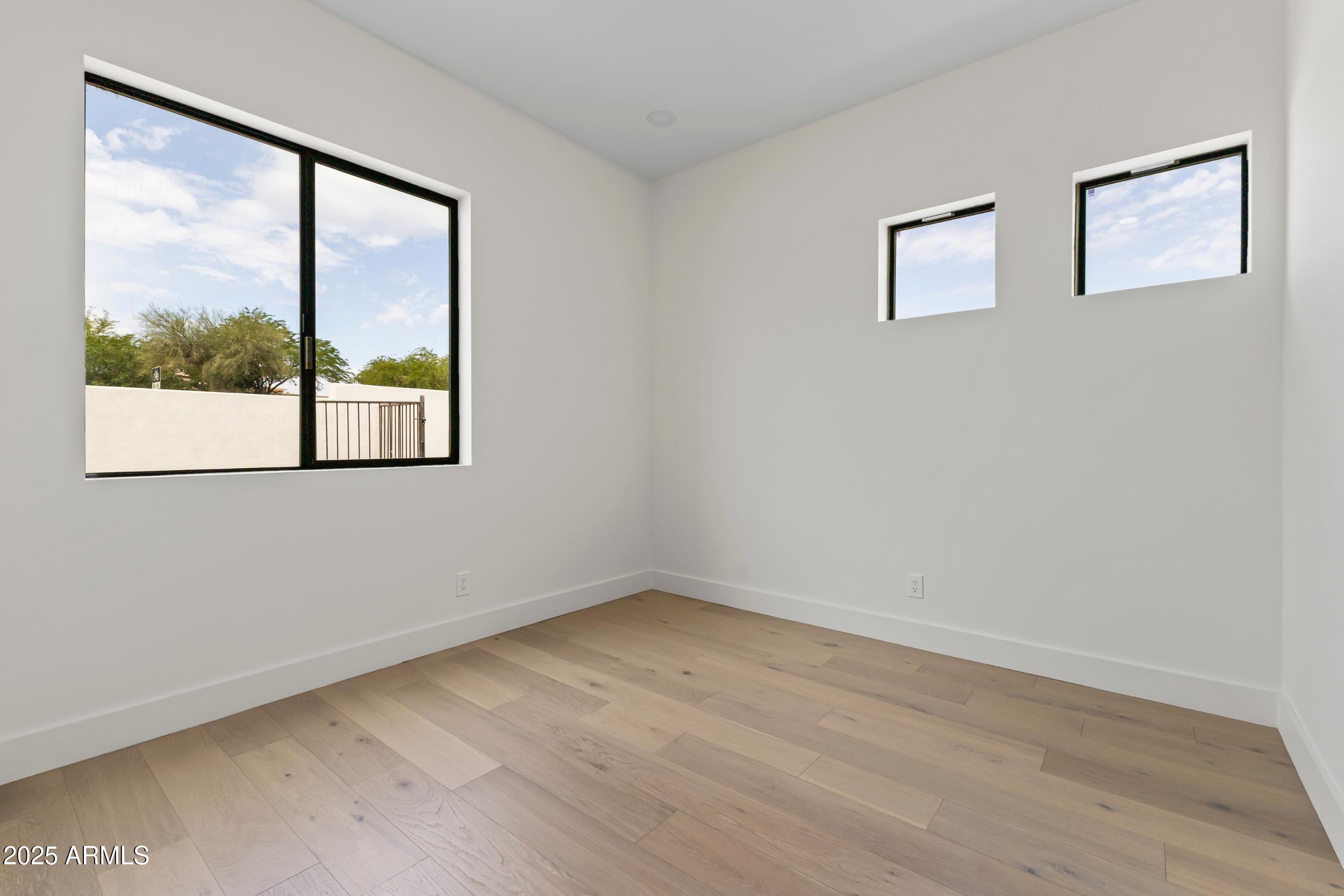 LA TIERRA ESTATES AMD - Residential