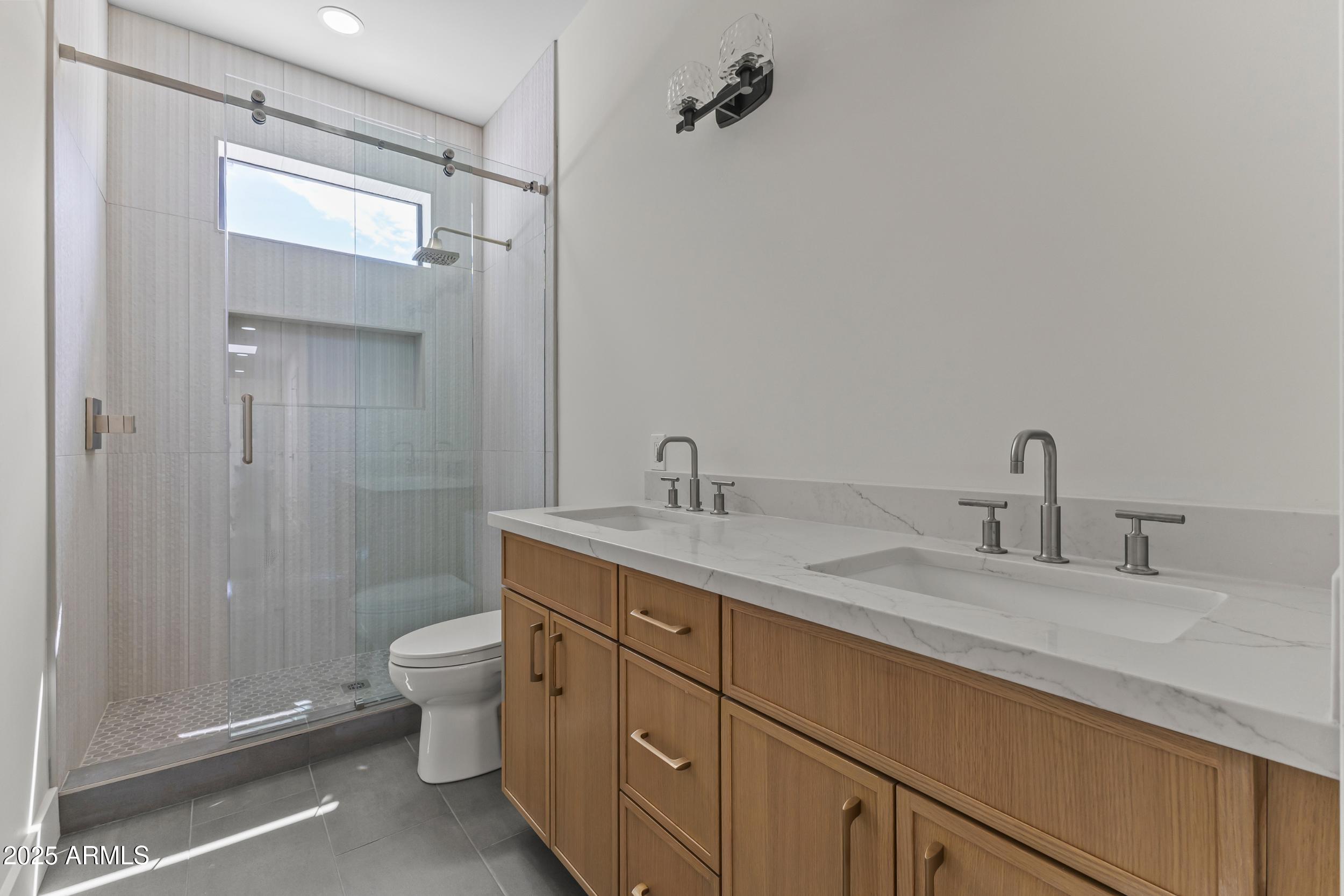 LA TIERRA ESTATES AMD - Residential
