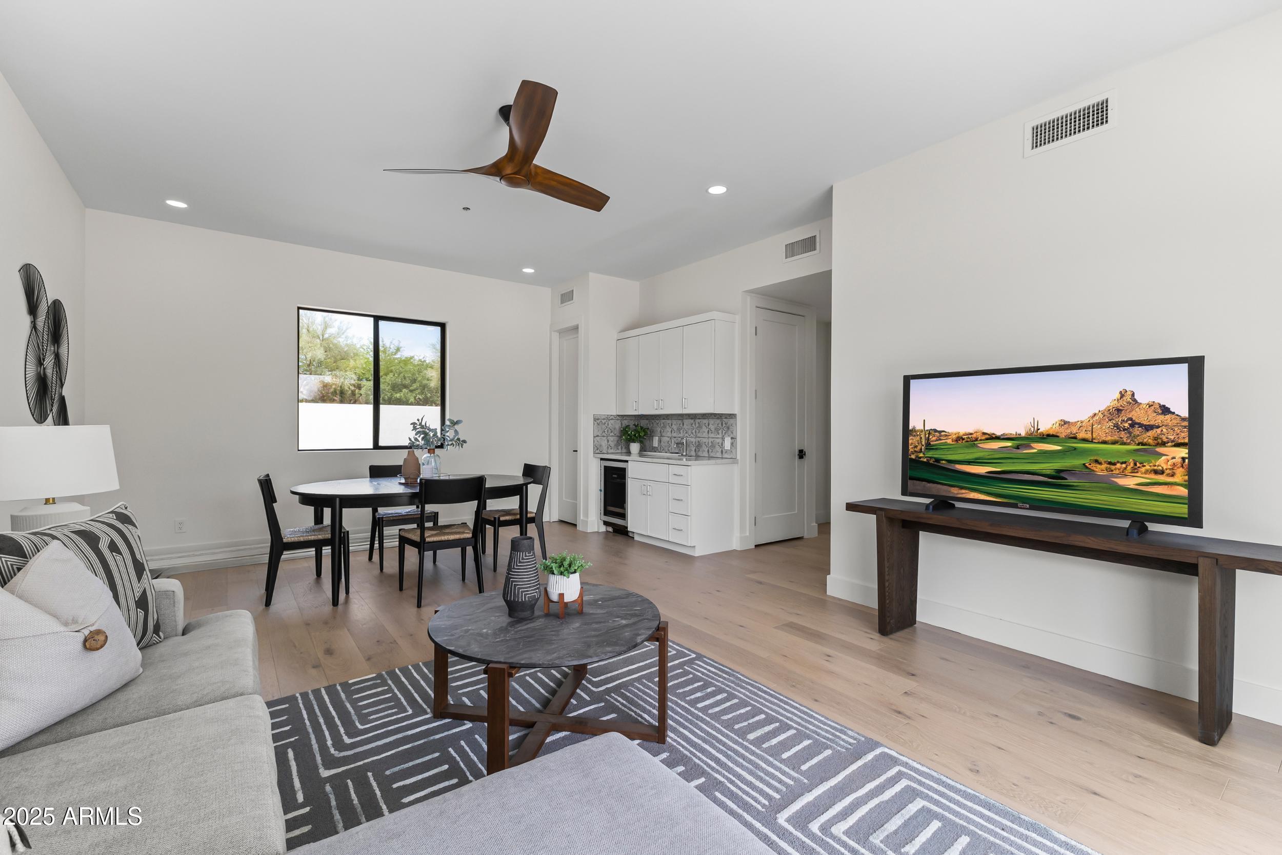 LA TIERRA ESTATES AMD - Residential