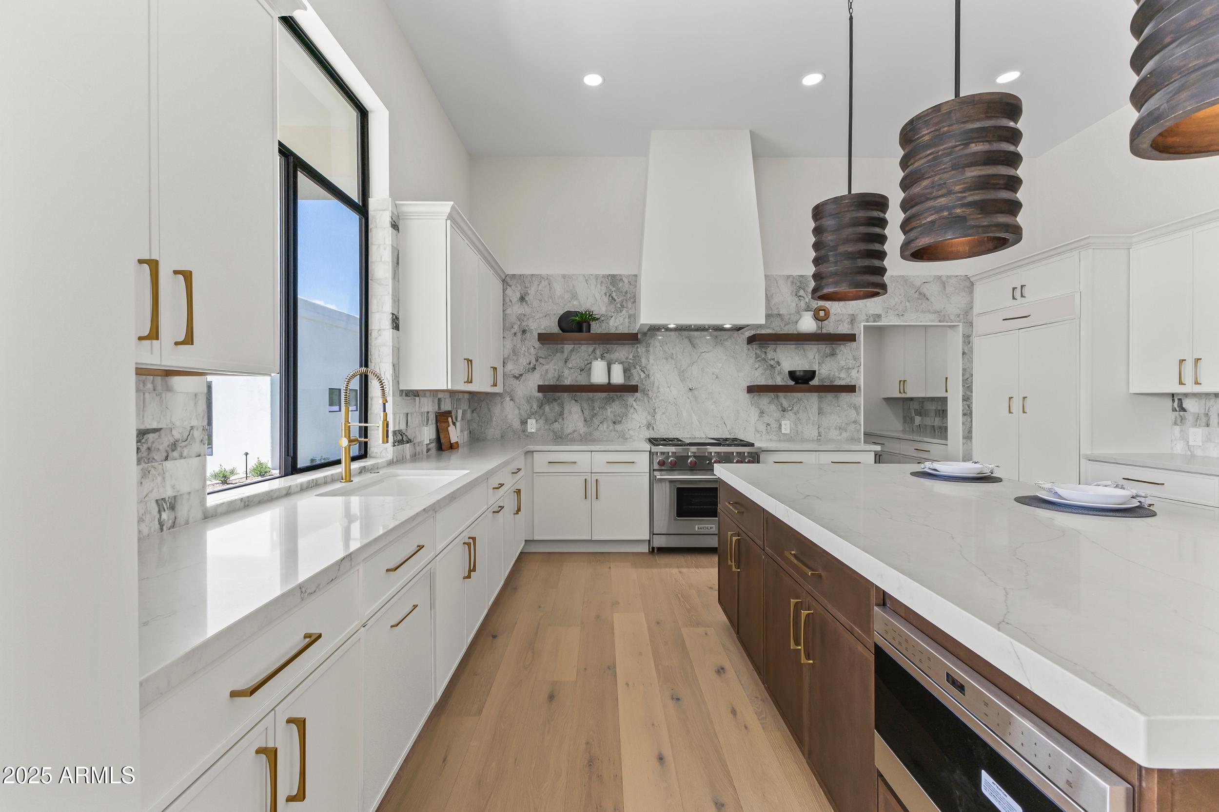 LA TIERRA ESTATES AMD - Residential