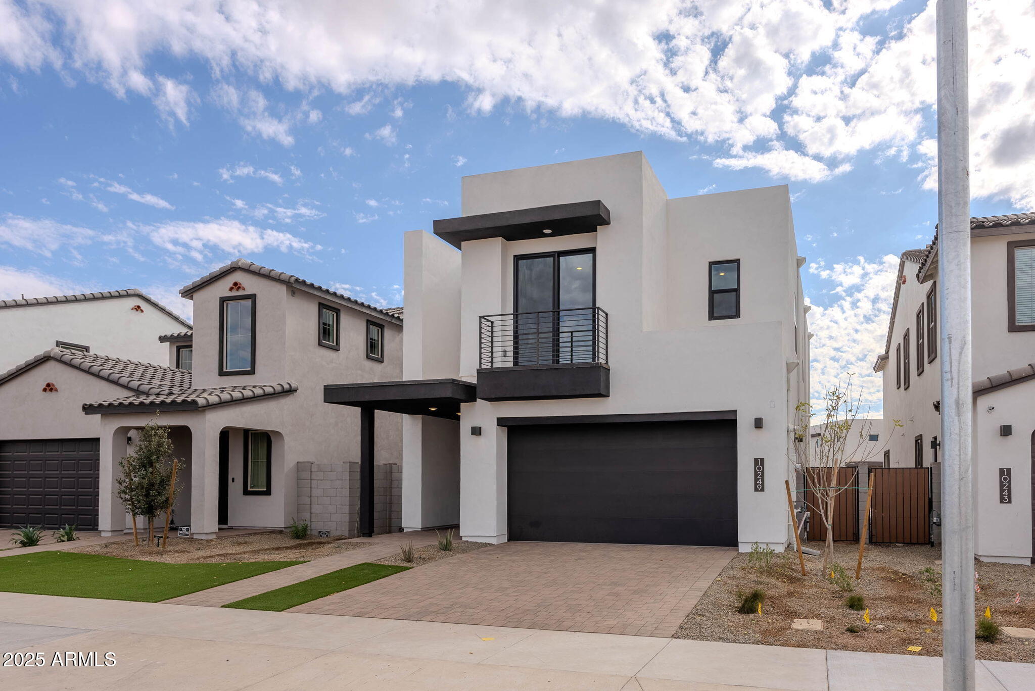 10249 E ULYSSES Avenue