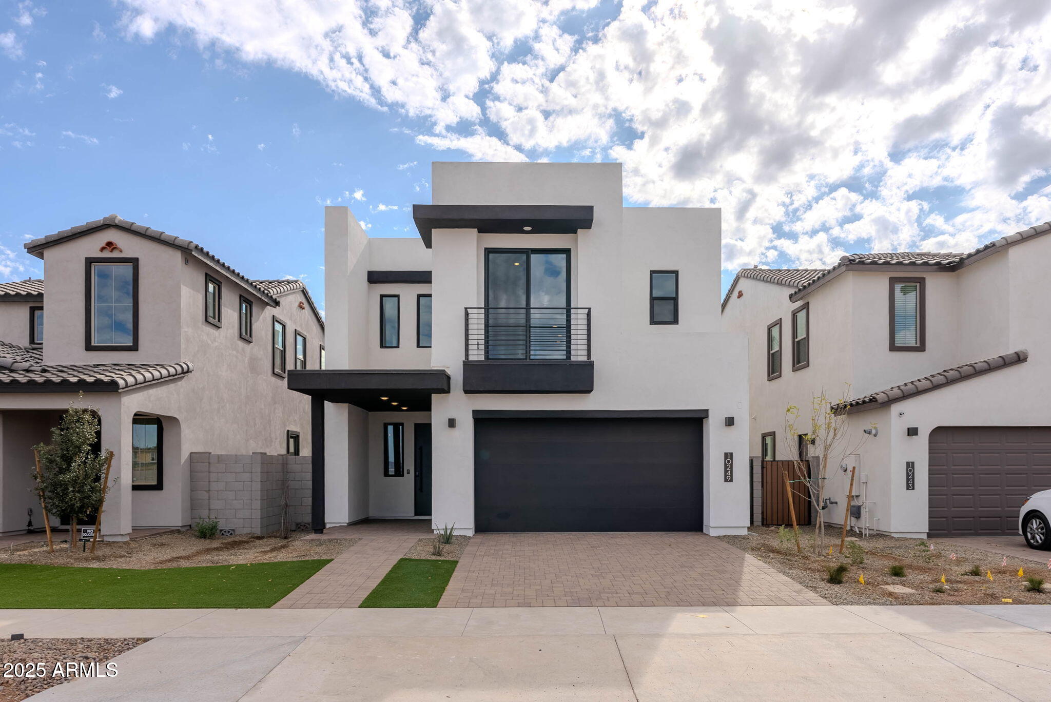 10249 E ULYSSES Avenue