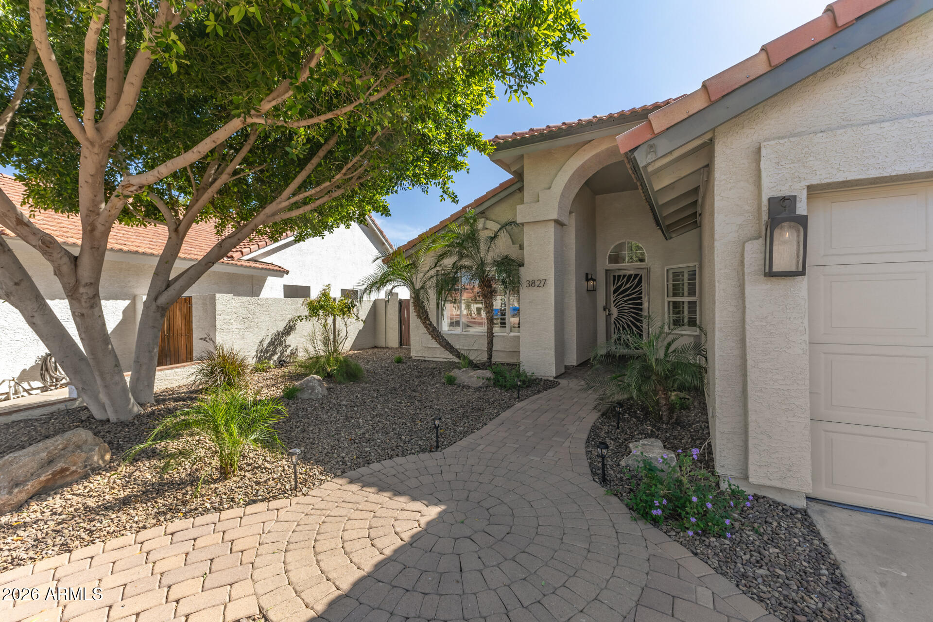 3827 E GLENHAVEN Drive