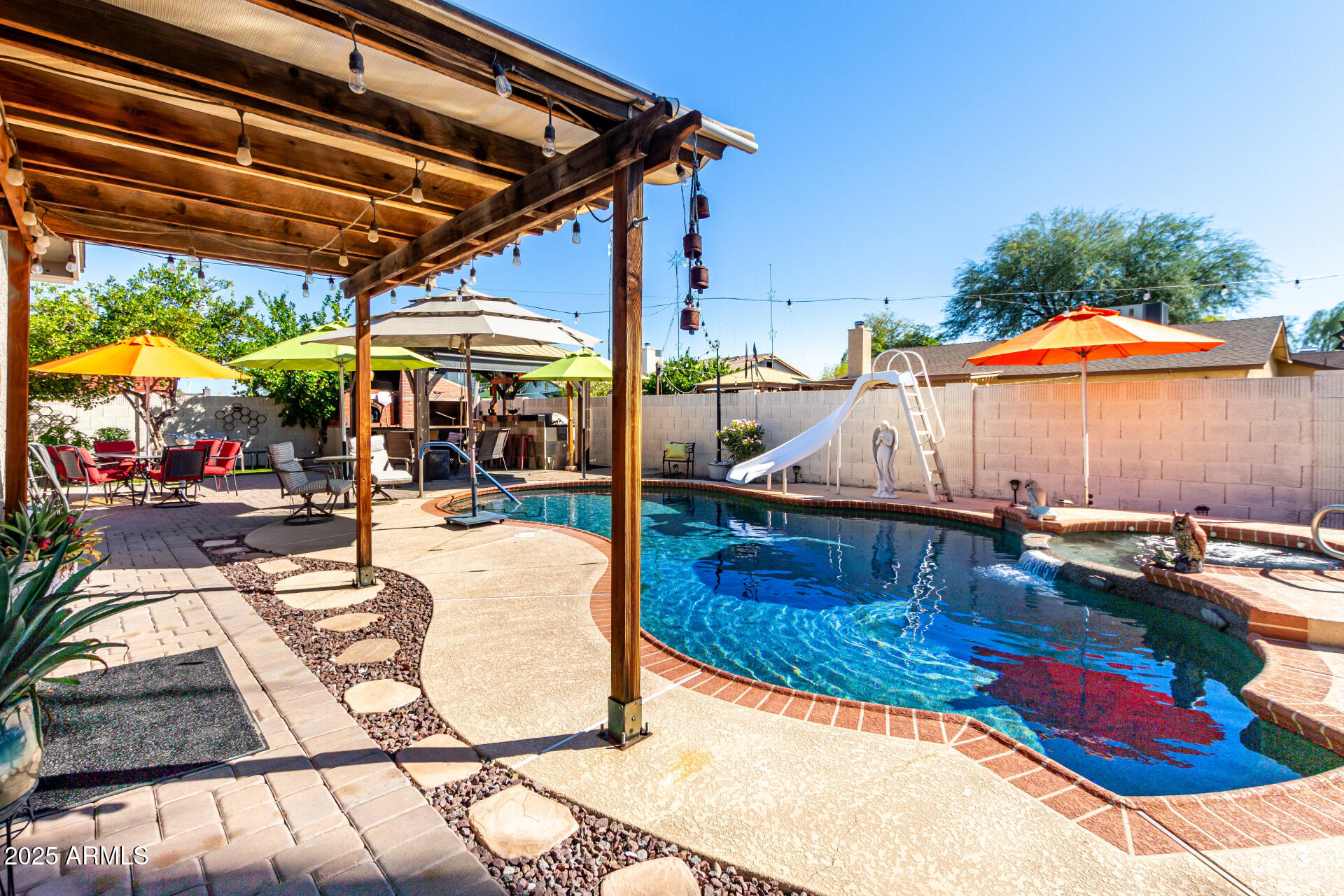 4613 W CHICAGO Street