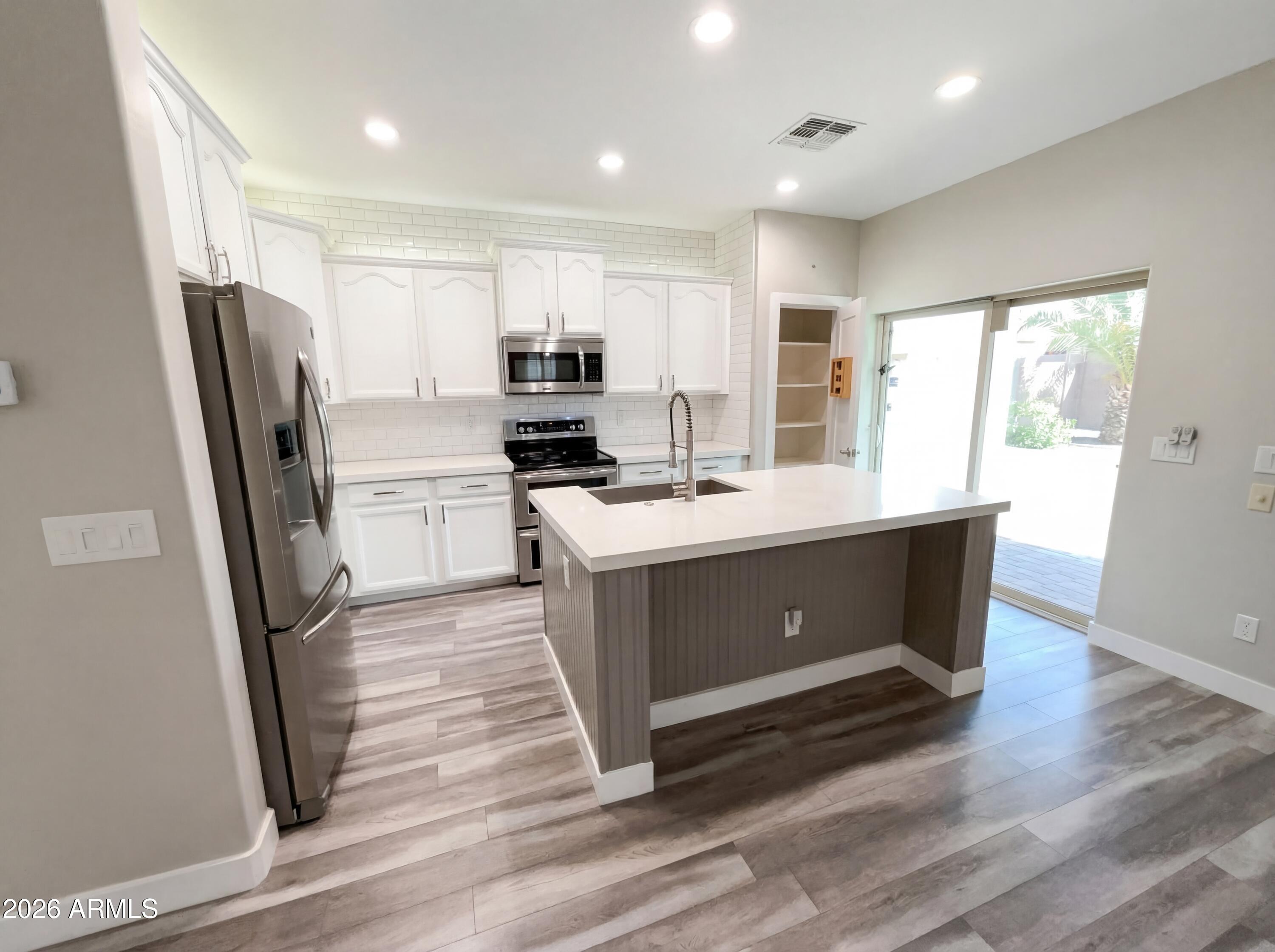 1099 E SOURWOOD Drive