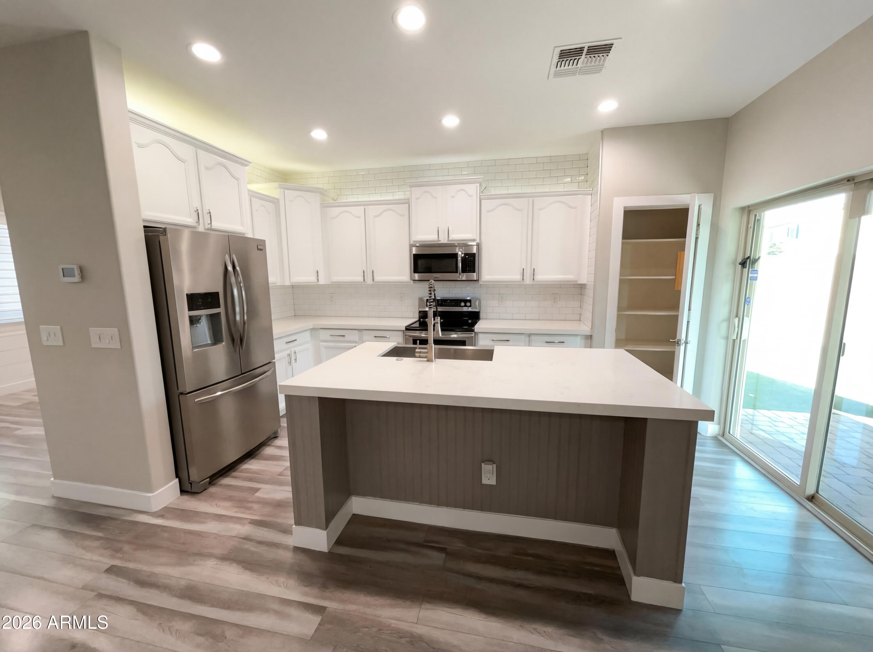 1099 E SOURWOOD Drive