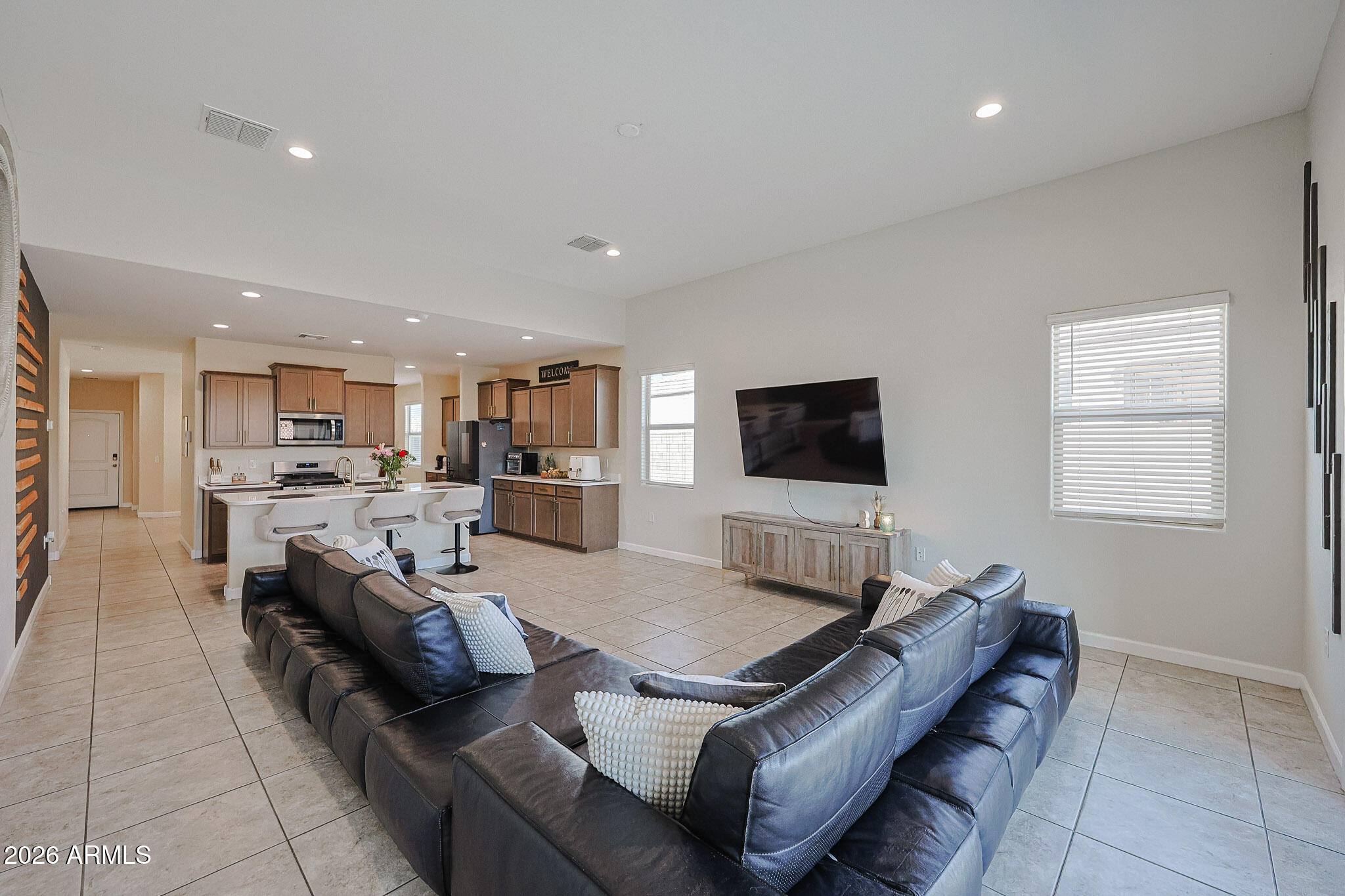 30123 W INDIANOLA Avenue