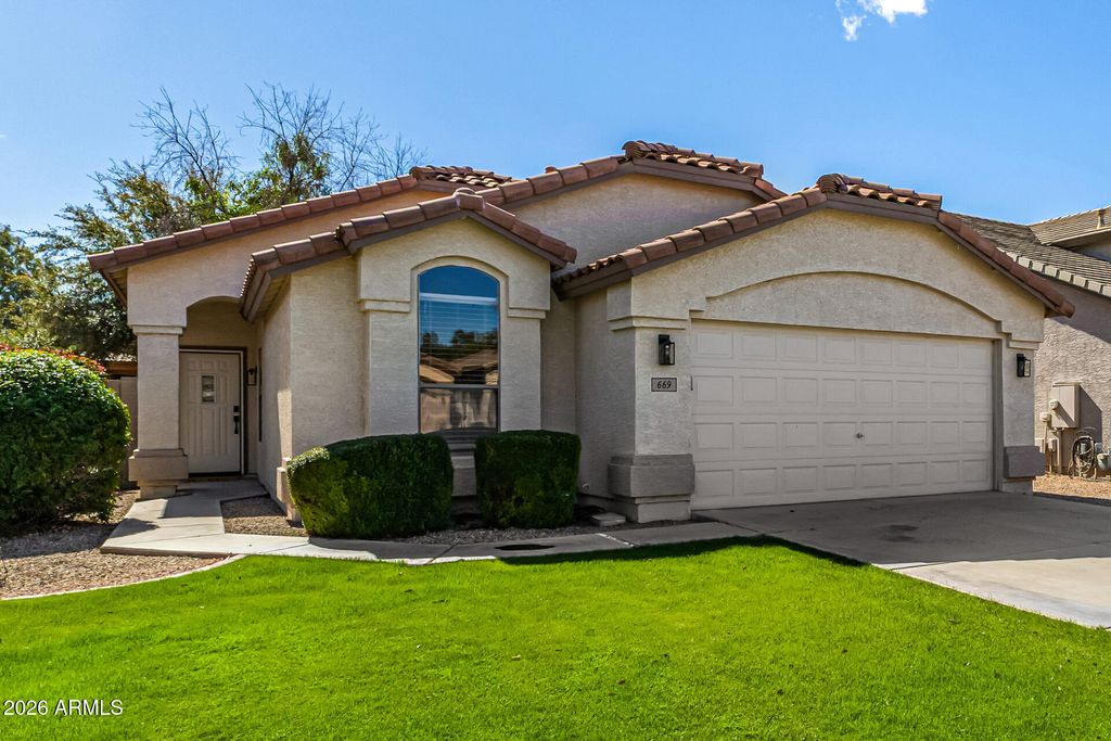 Photo of 669 E Cathy Drive, Gilbert, AZ 85296 (MLS # 6988153)