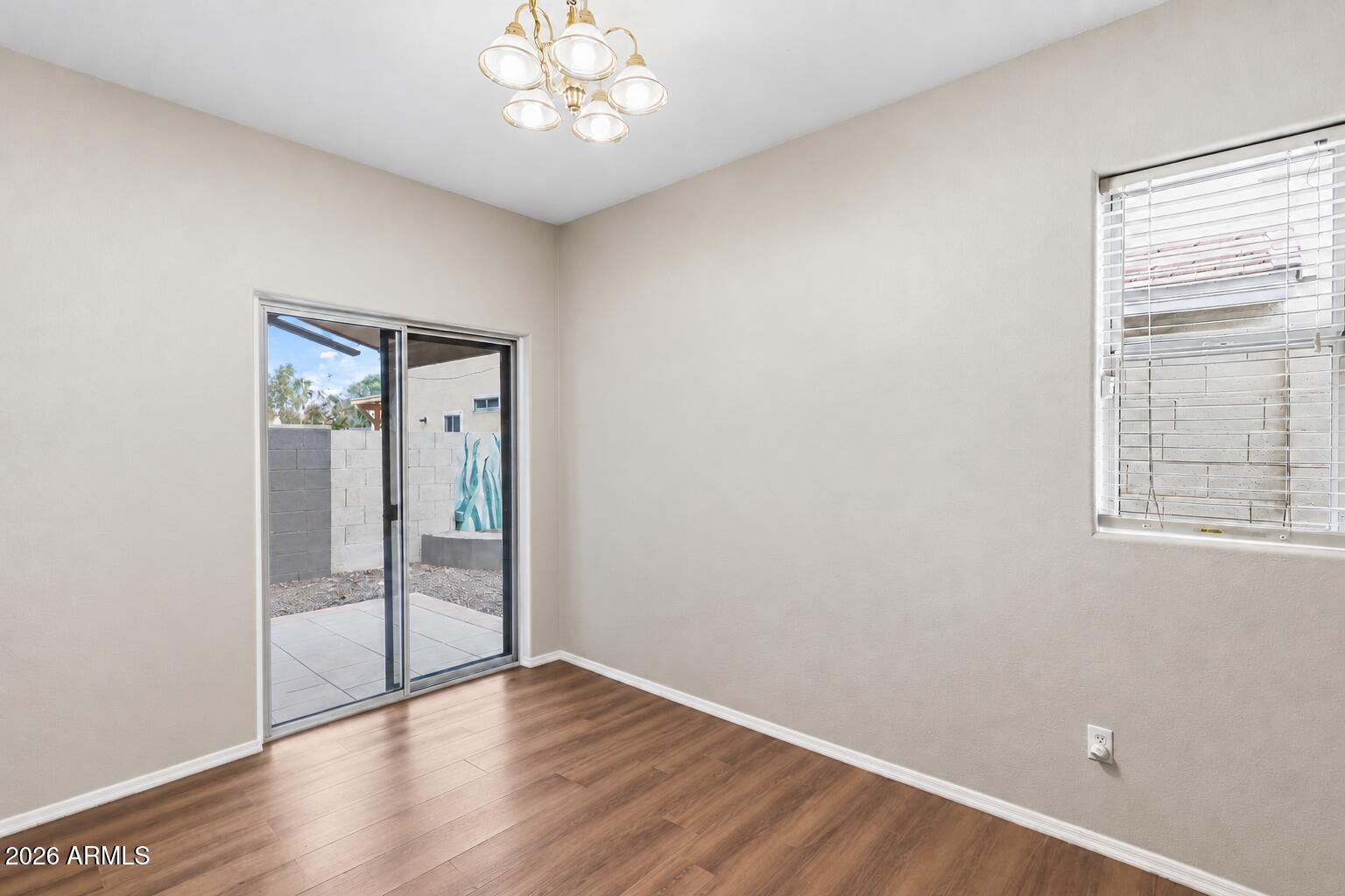 1018 W JANICE Drive