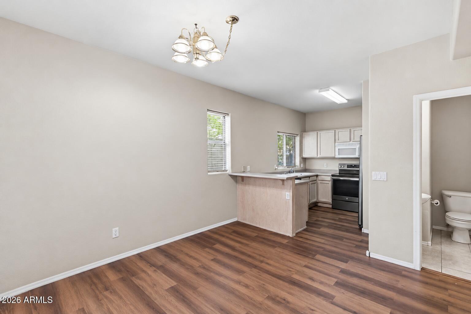 1018 W JANICE Drive