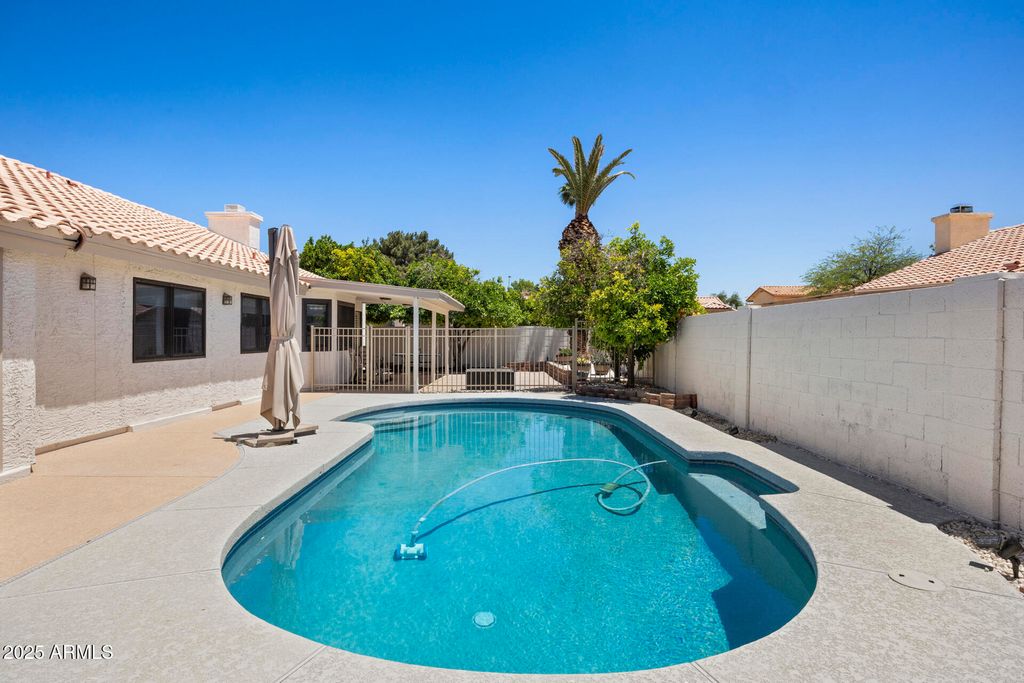 Photo of 843 E Vera Lane, Tempe, AZ 85284 (MLS # 6859424)