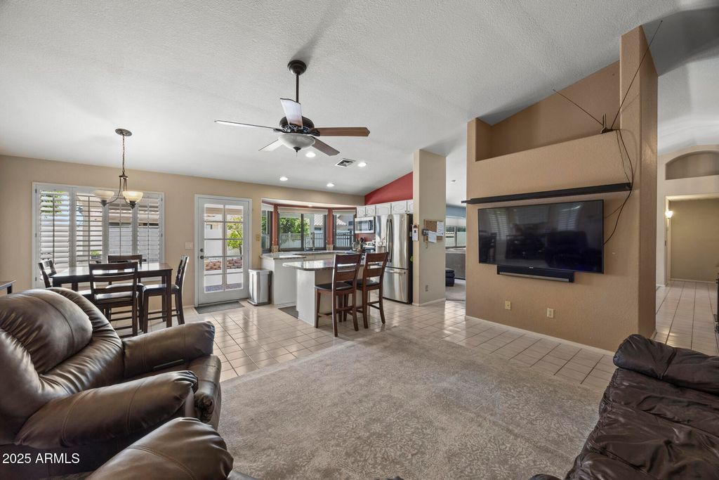 Photo of 843 E Vera Lane, Tempe, AZ 85284 (MLS # 6859424)