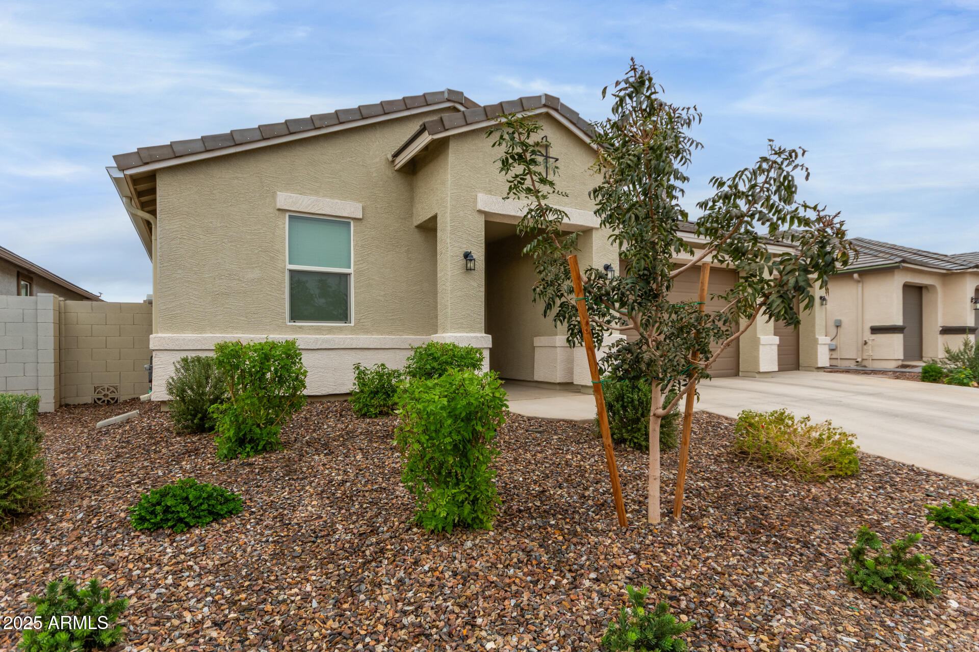 2446 W STRADLING Avenue