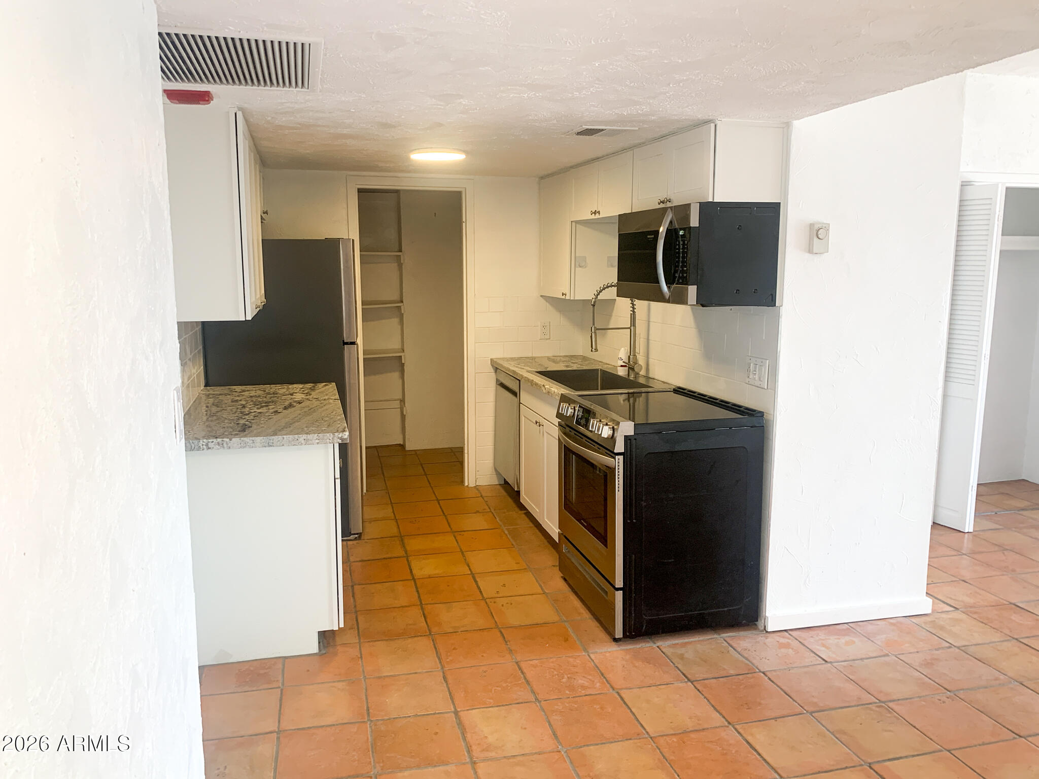 805 N 4TH Avenue N 902