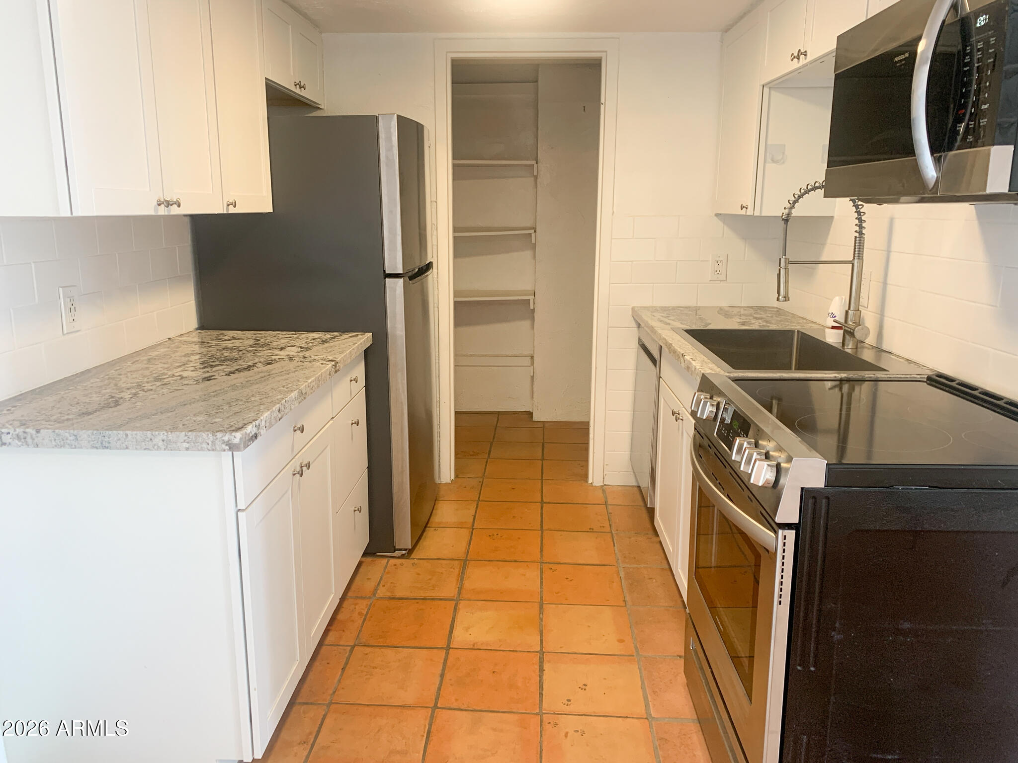 805 N 4TH Avenue N 902