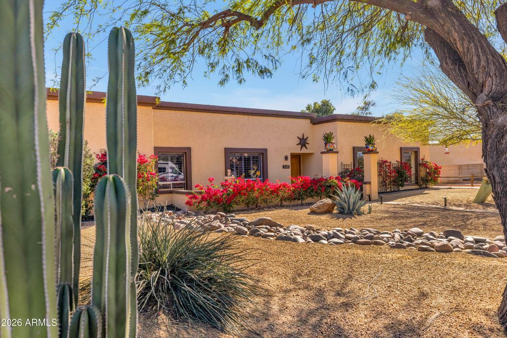 Photo of 8611 E Jenan Drive, Scottsdale, AZ 85260 (MLS # 7002522)