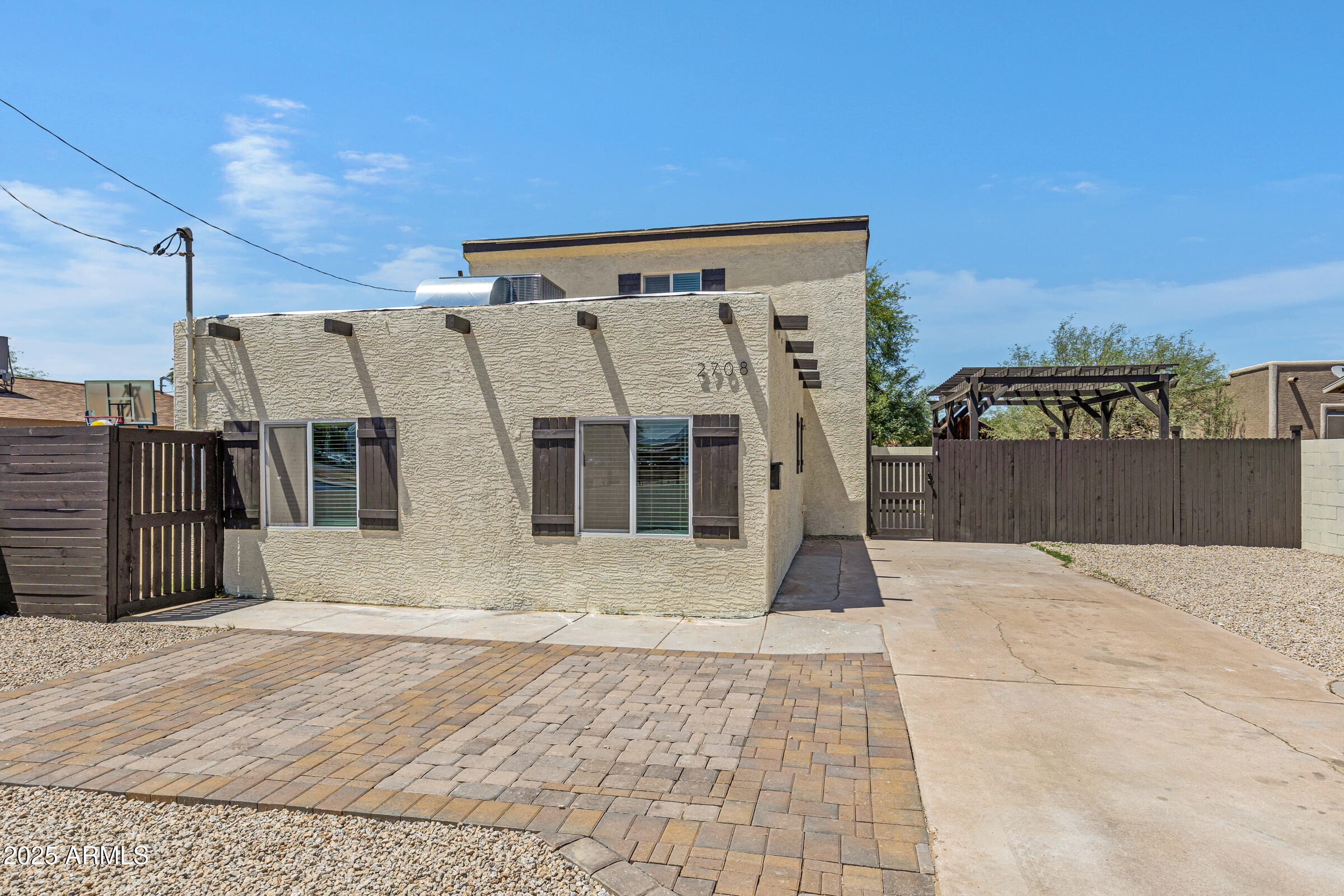 2708 E ROOSEVELT Street