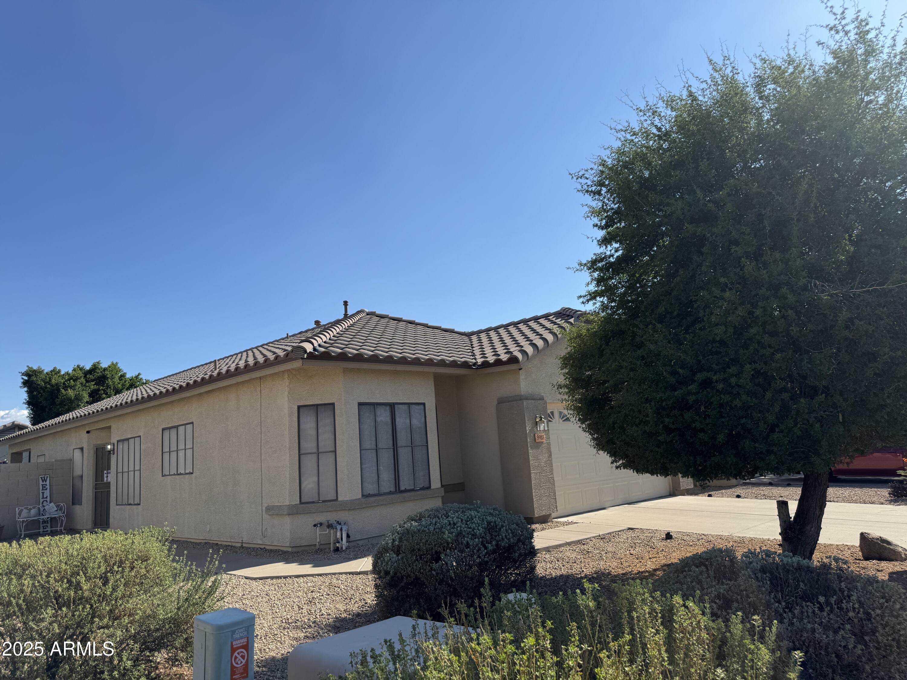 8927 W PARADISE Drive