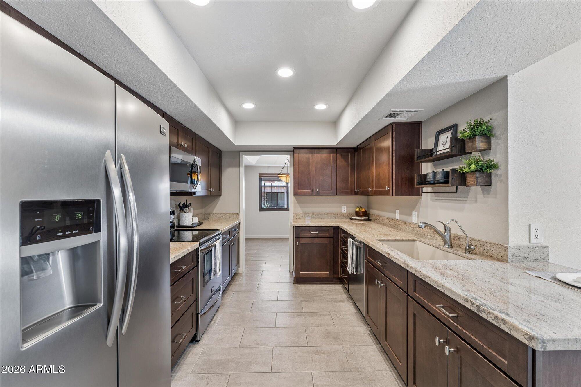 7621 E VISTA Drive