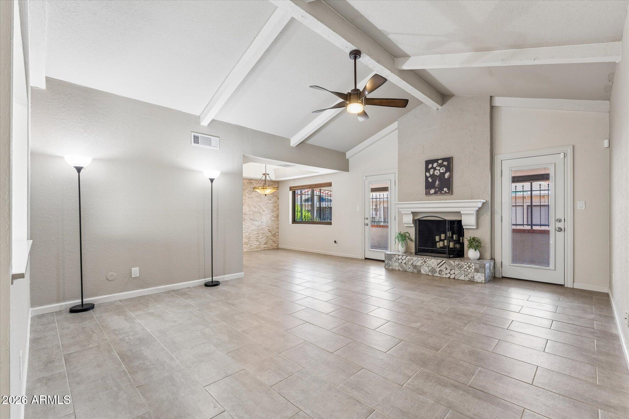 7621 E VISTA Drive