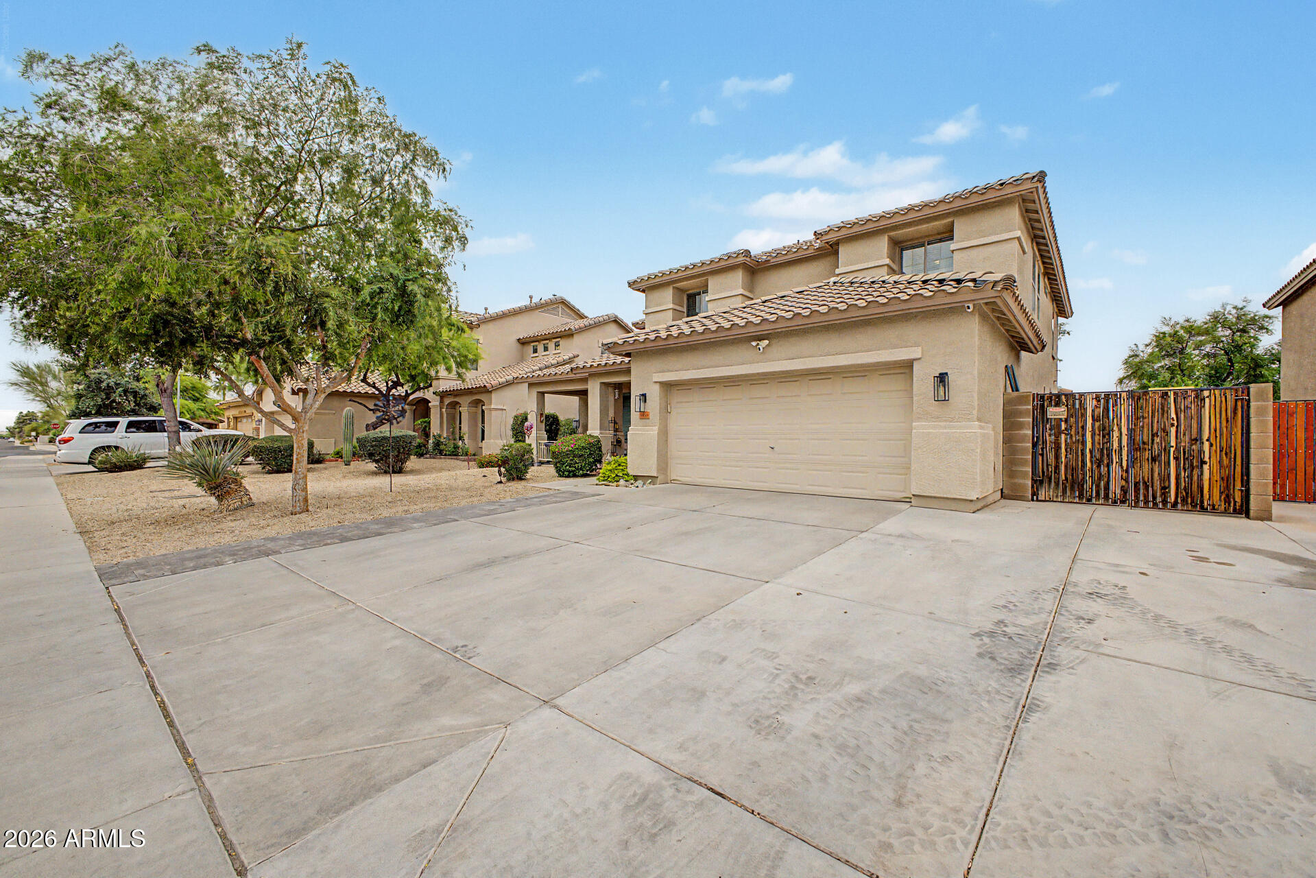 8636 W CINNABAR Avenue