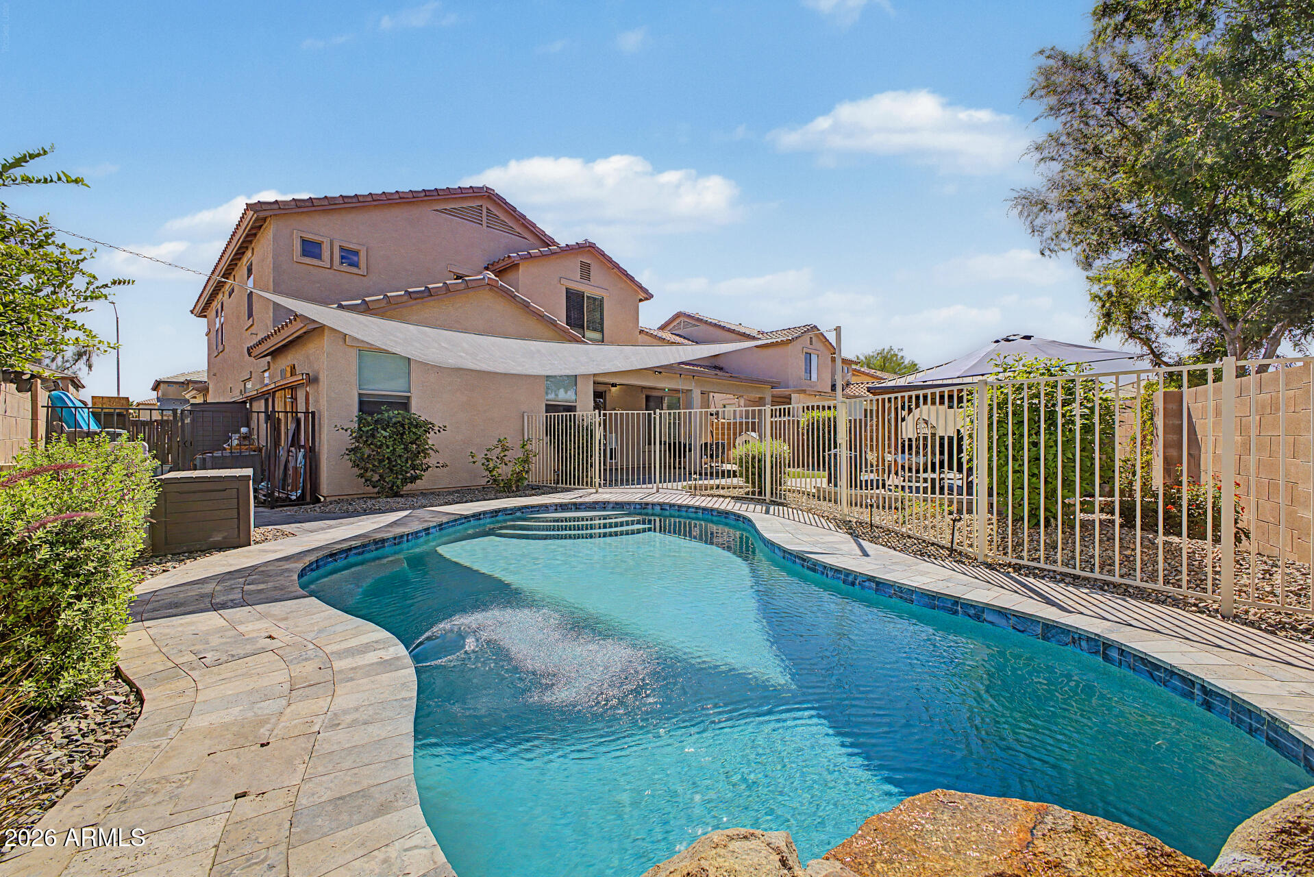 8636 W CINNABAR Avenue